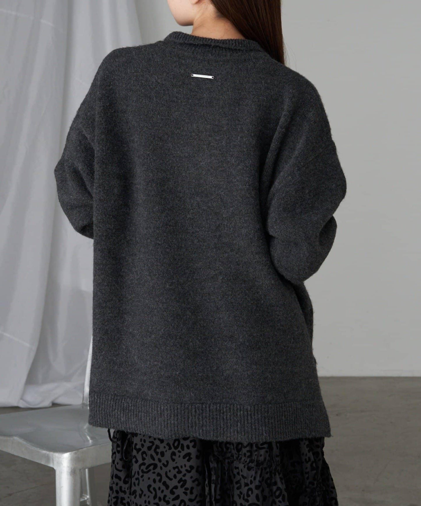 【RAY CASSIN】V領翻領刺繡針織衫 / 帶領針織衫