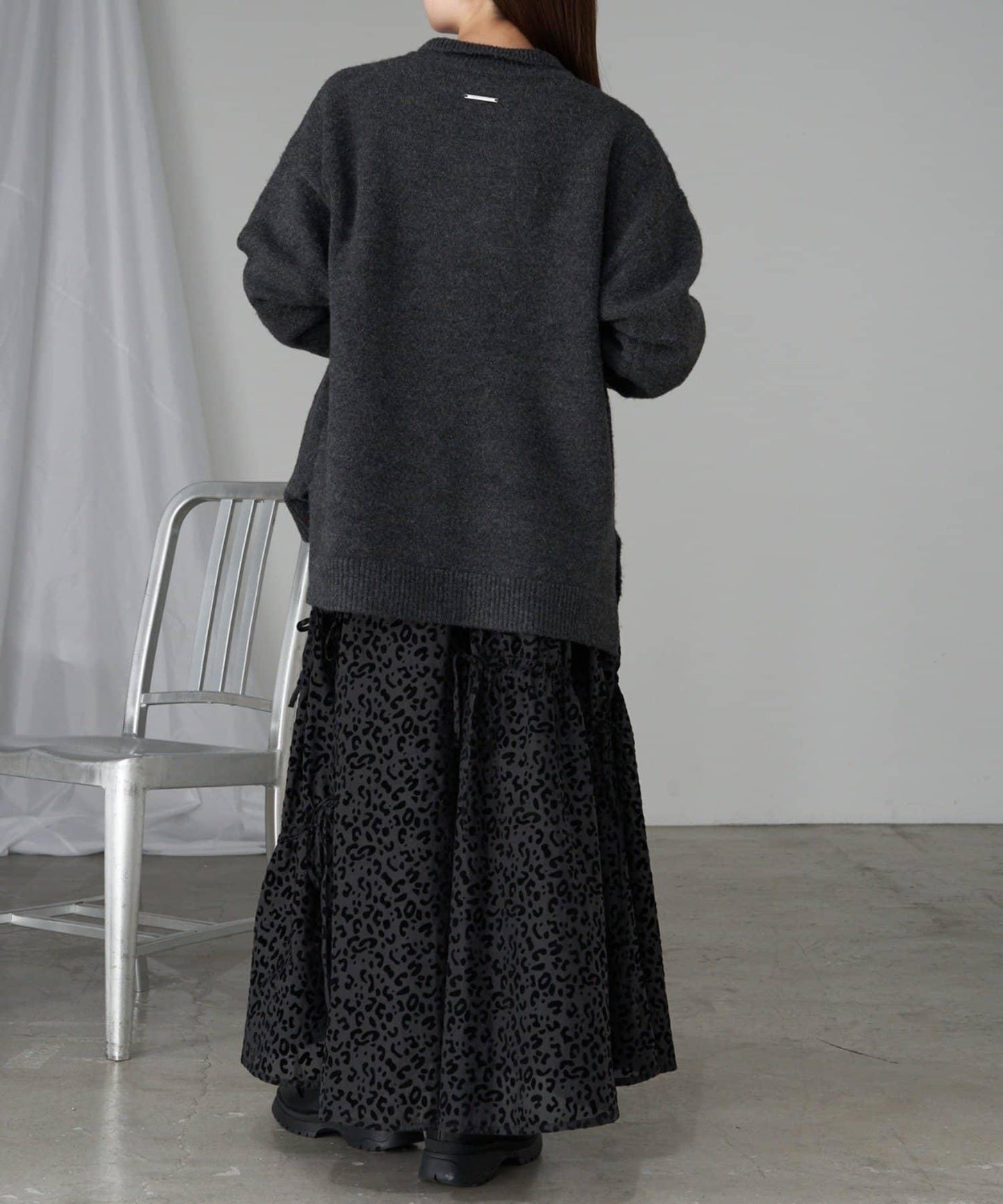 【RAY CASSIN】V領翻領刺繡針織衫 / 帶領針織衫