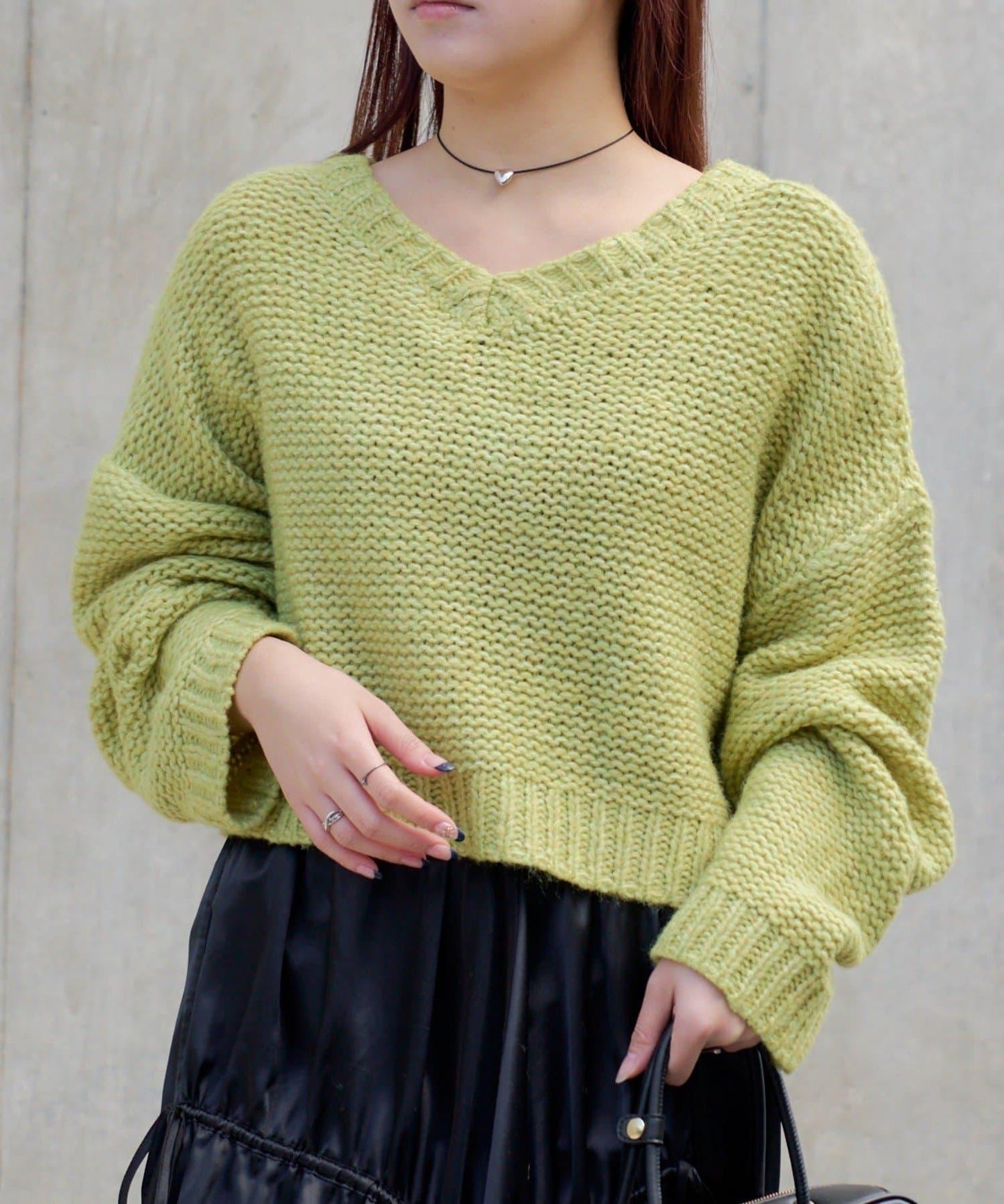 前後兩穿字母刺繡寬鬆短款針織衫