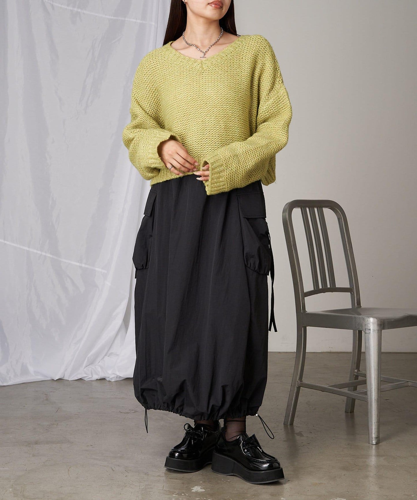 前後兩穿字母刺繡寬鬆短款針織衫