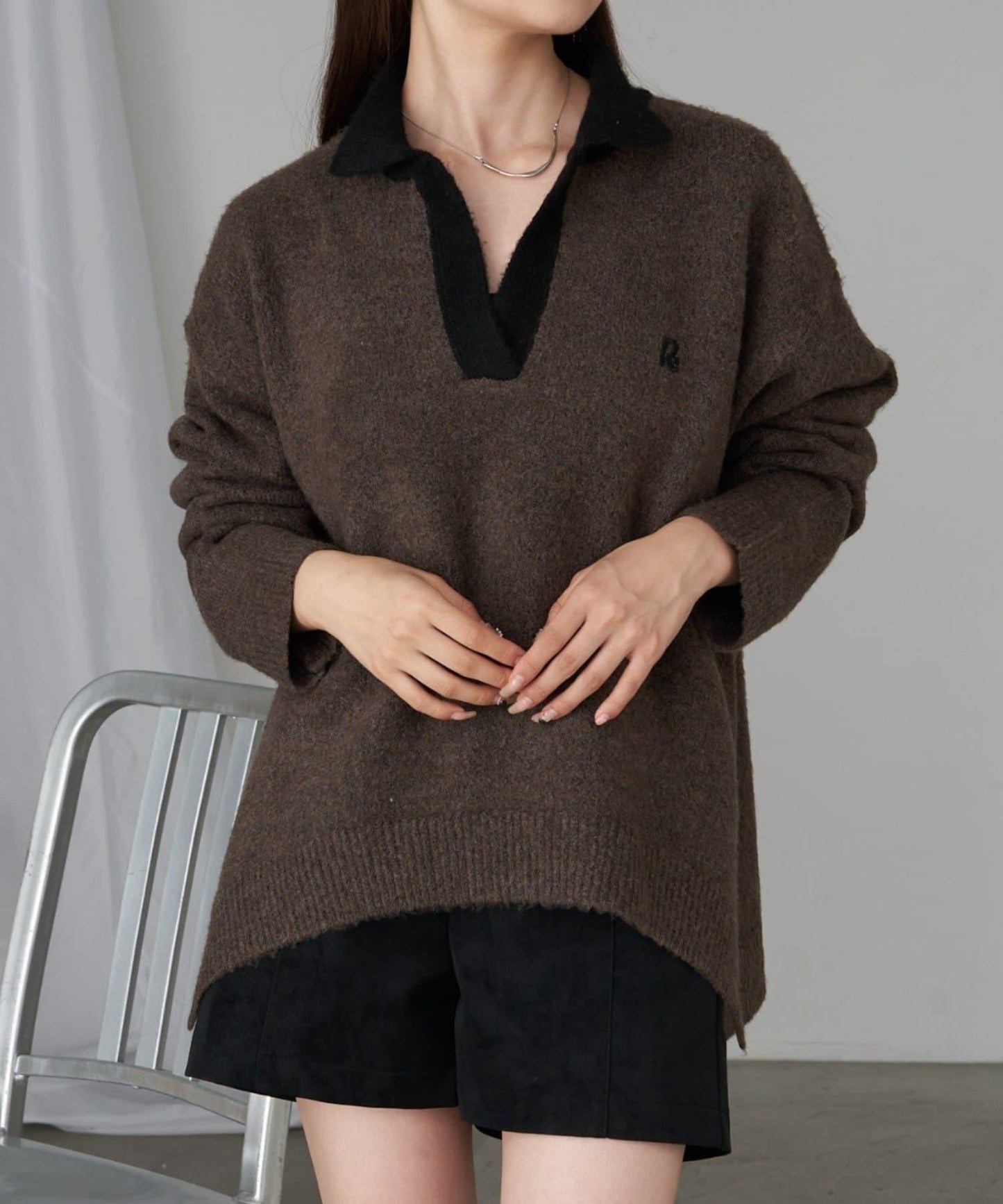 【RAY CASSIN】V領翻領刺繡針織衫 / 帶領針織衫