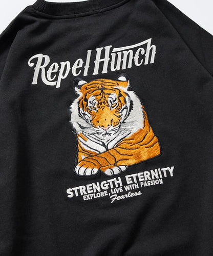 寬鬆版型設計刺繡圓領衛衣 / TIGER