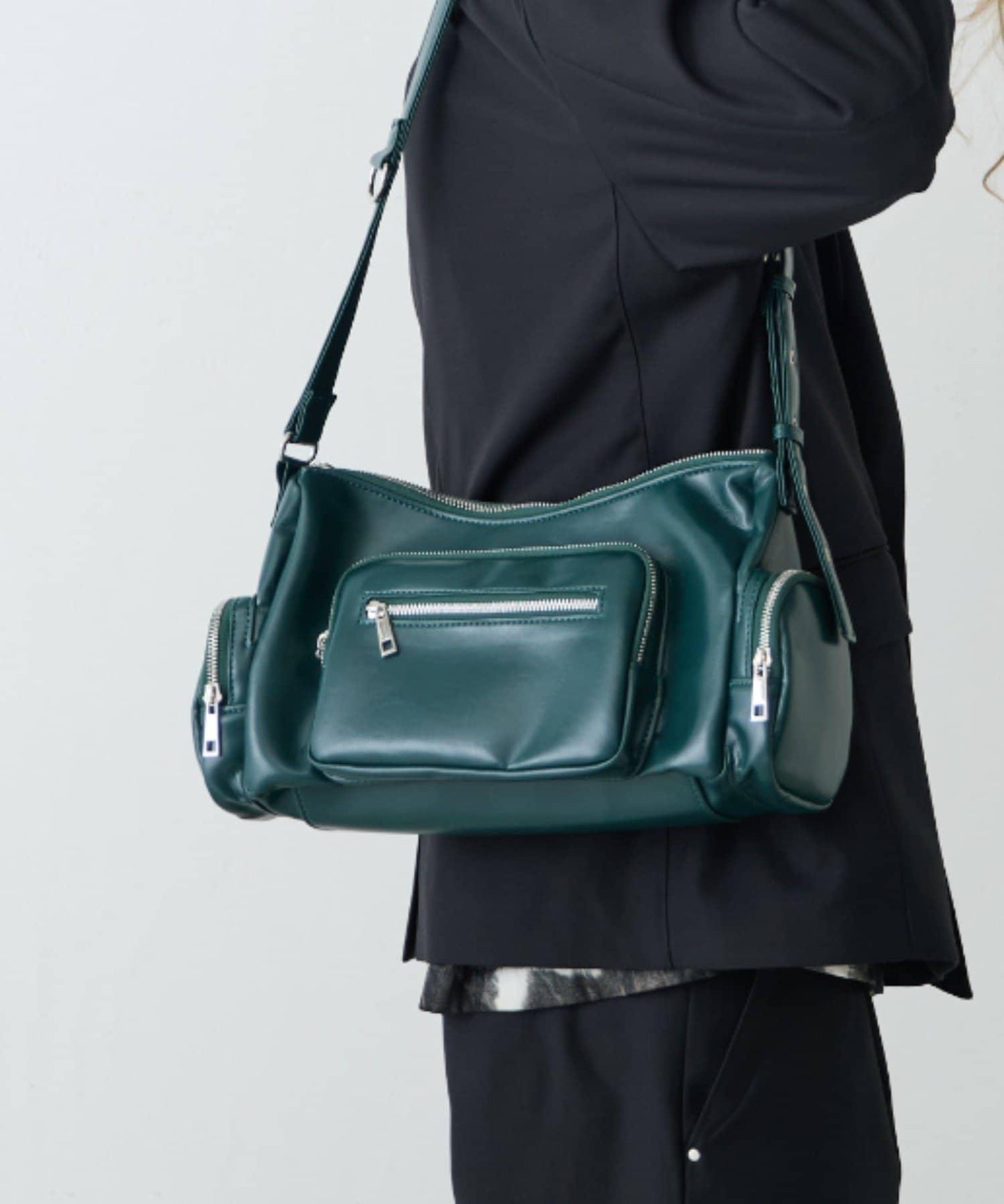 【Lui's】【Neucon】多口袋皮革單肩包