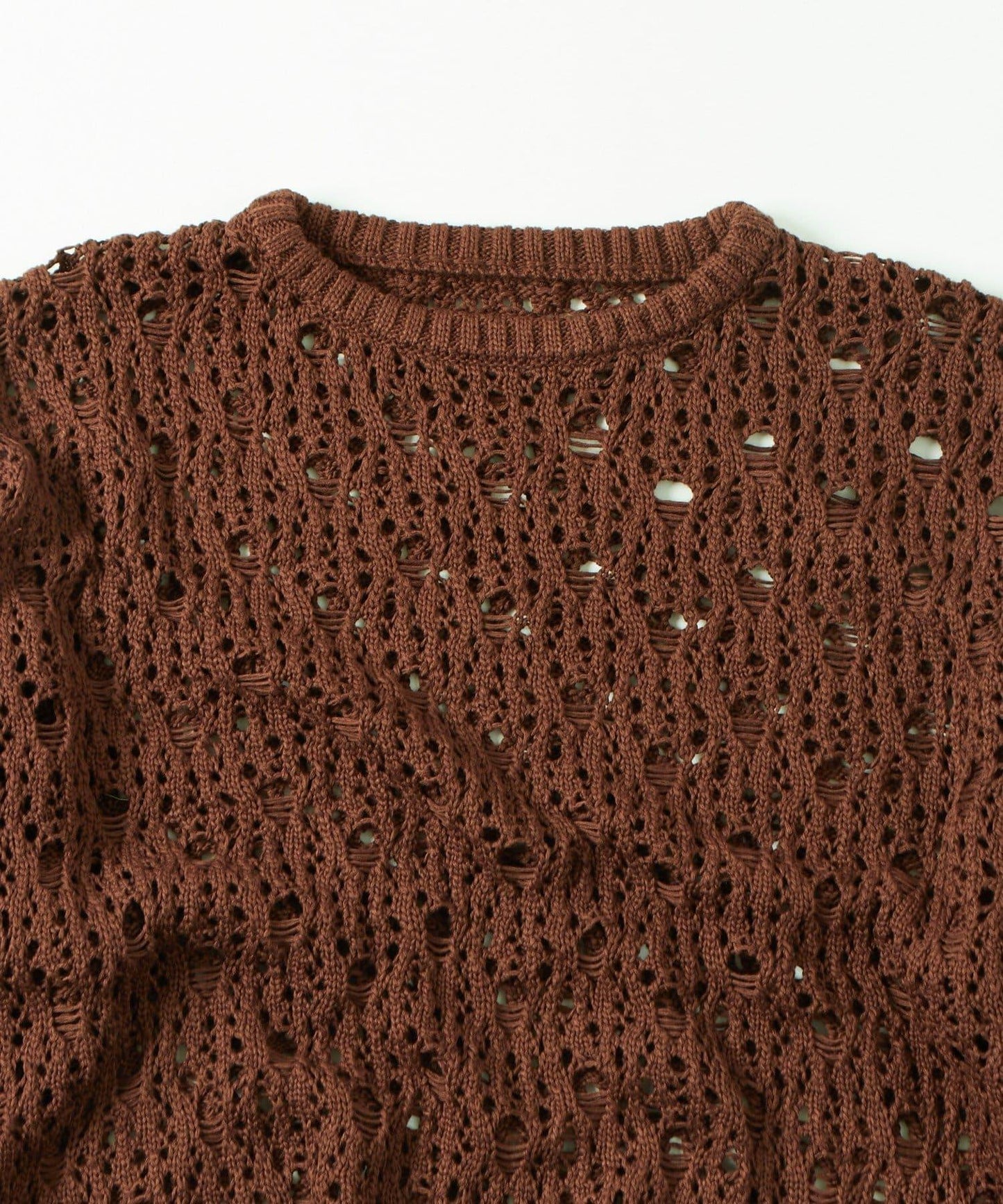 【WHO'S WHO gallery】鏤空編織一字肩寬鬆針織衫