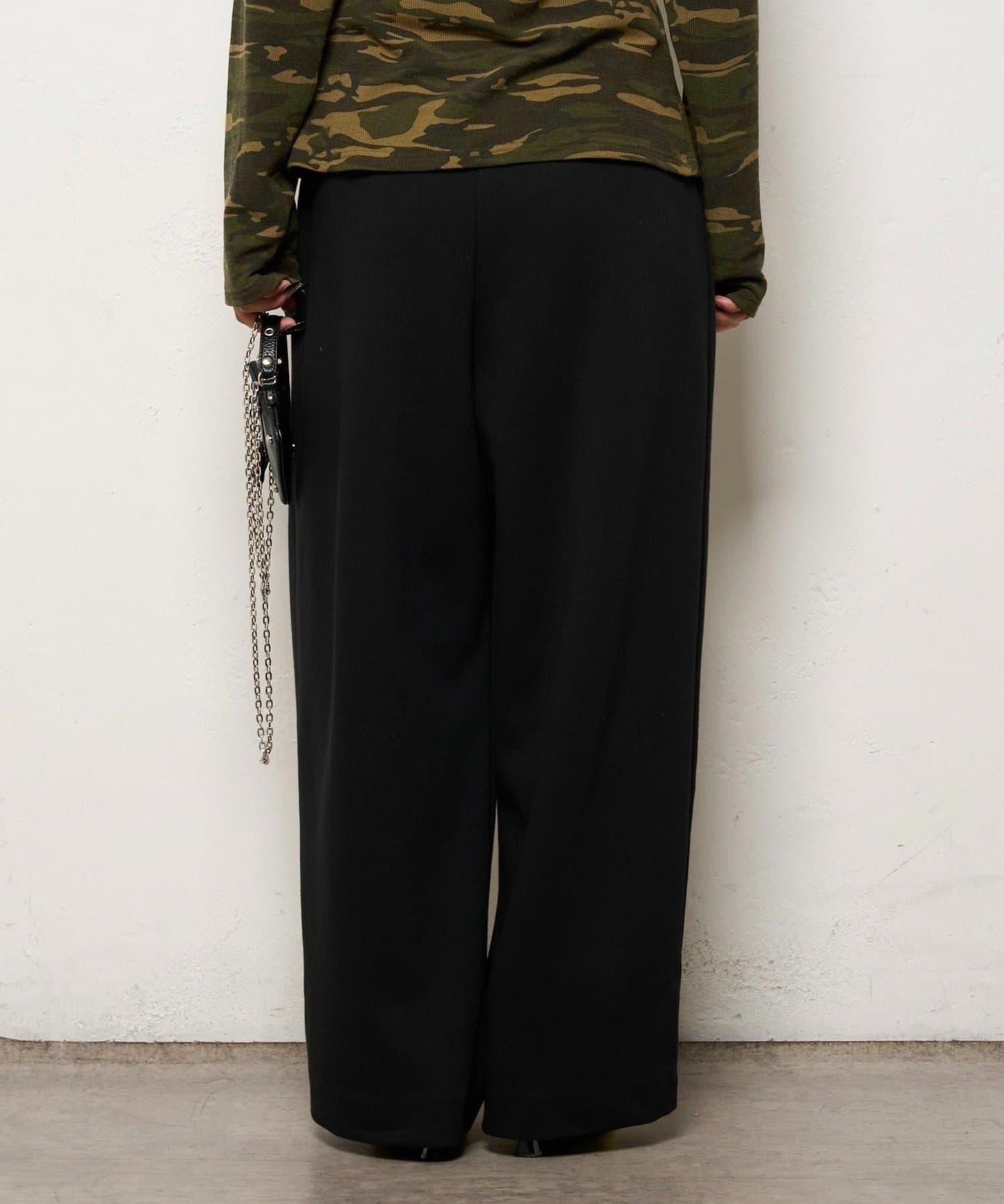 【WHO'S WHO gallery】衛衣面料雙褶西裝褲