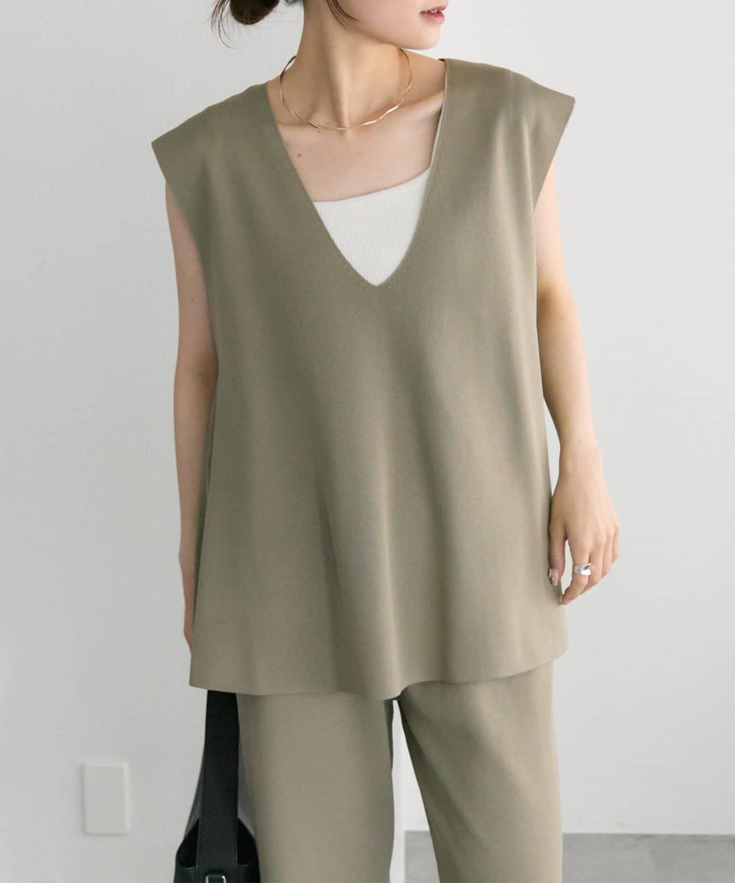 彈力V領針織背心