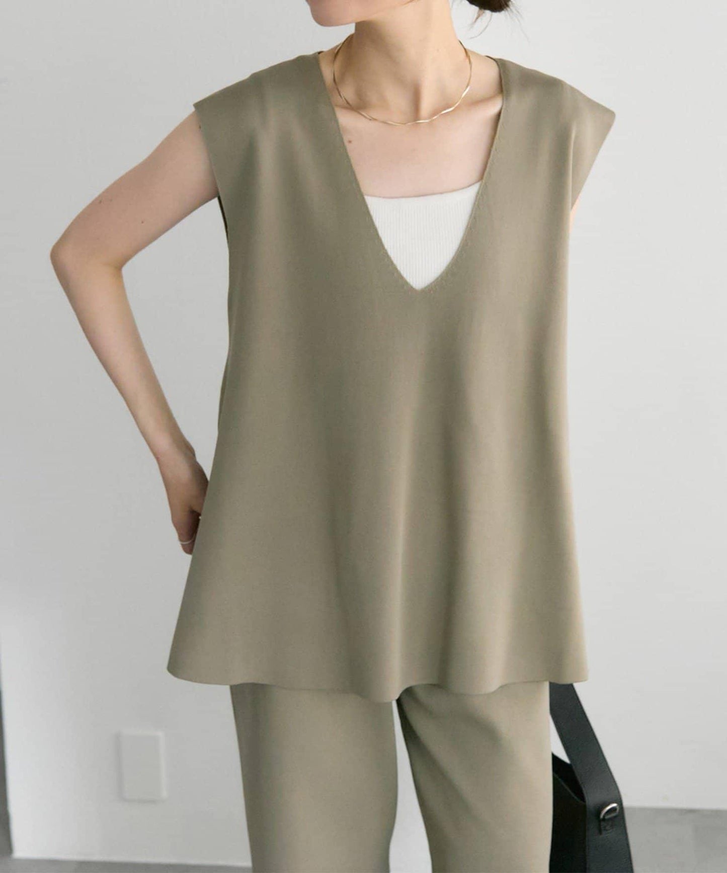 彈力V領針織背心