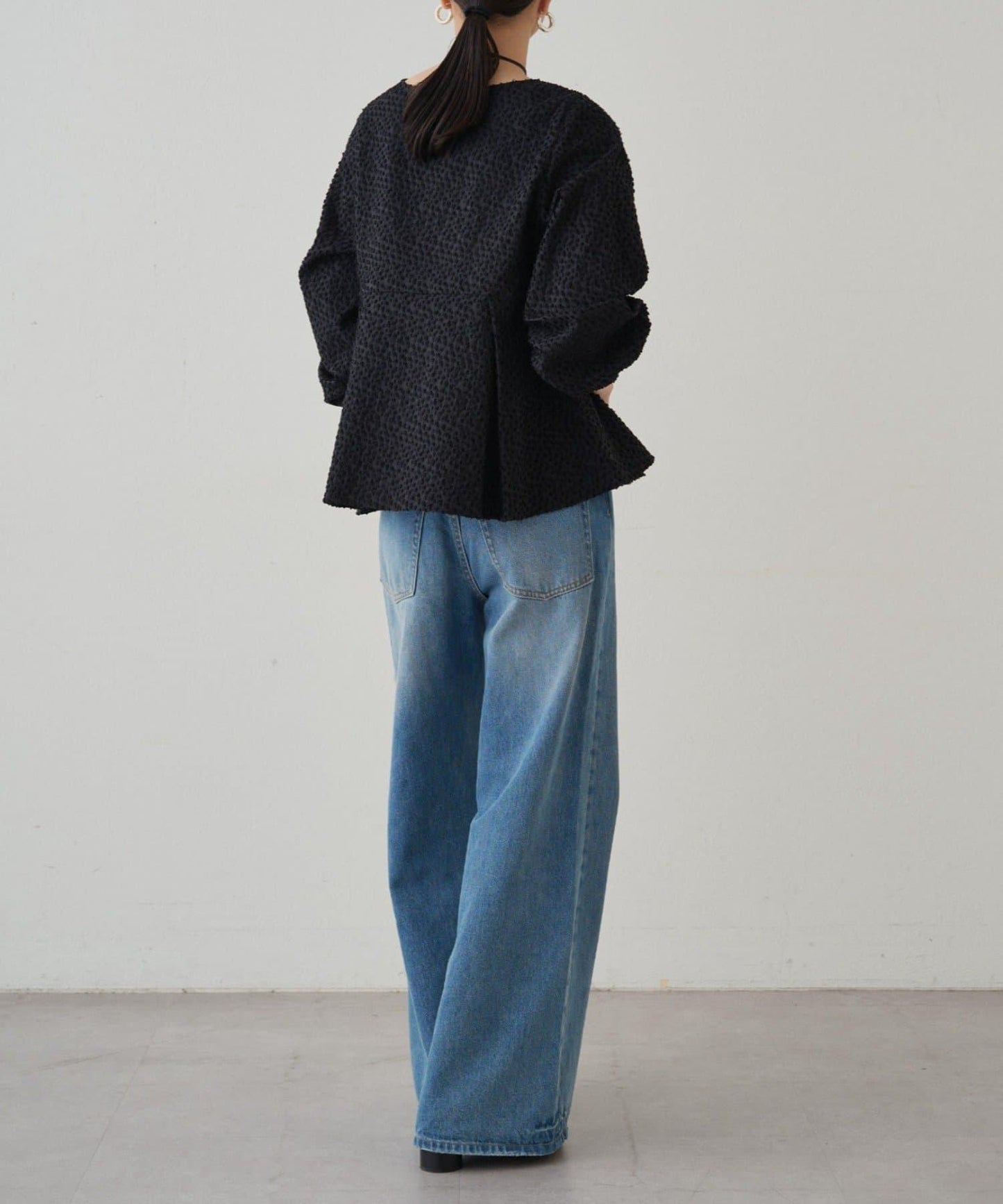 【Loungedress】提花荷葉邊下襬上衣