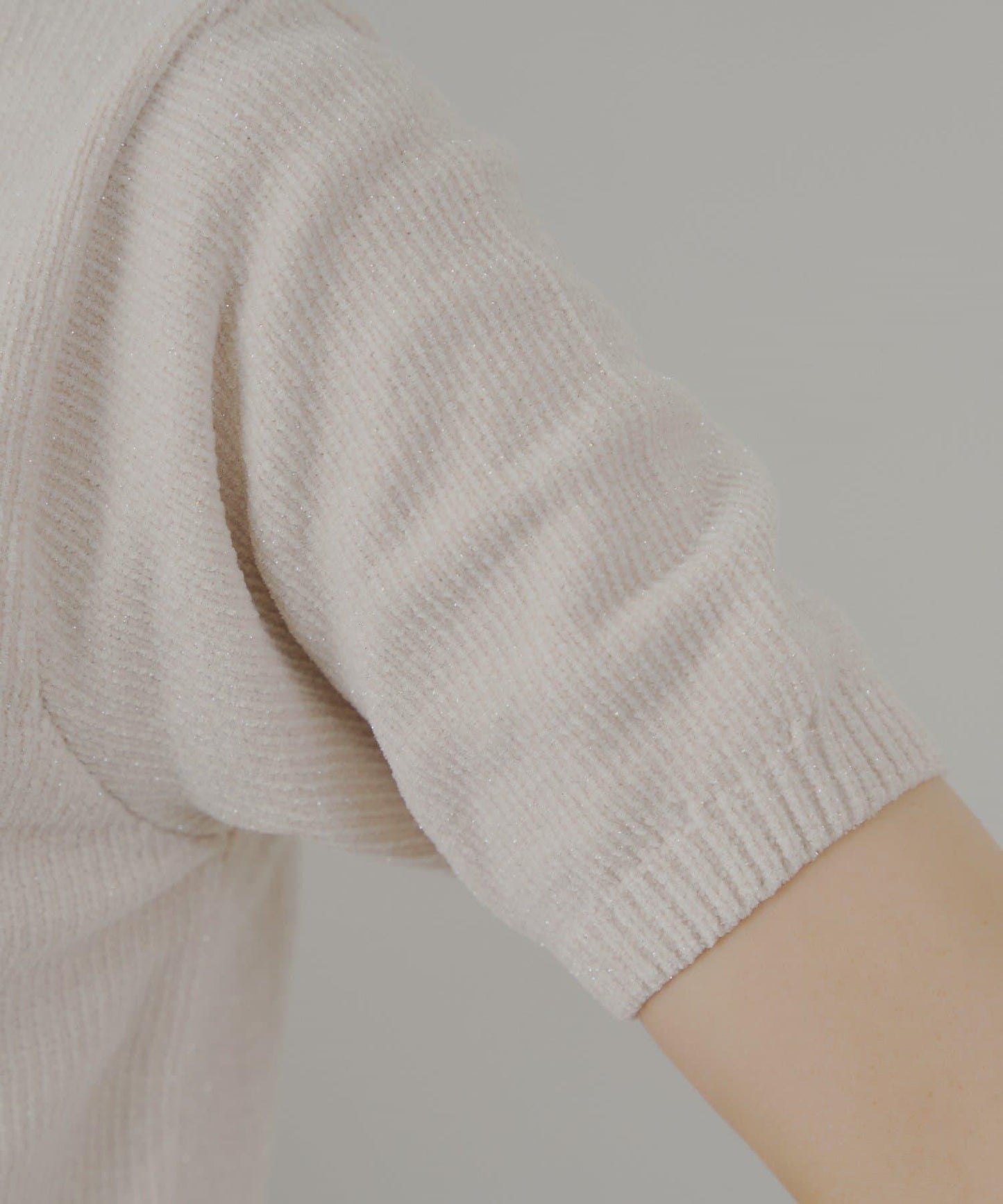 【Chico】亮絲天鵝絨高領短袖針織衫