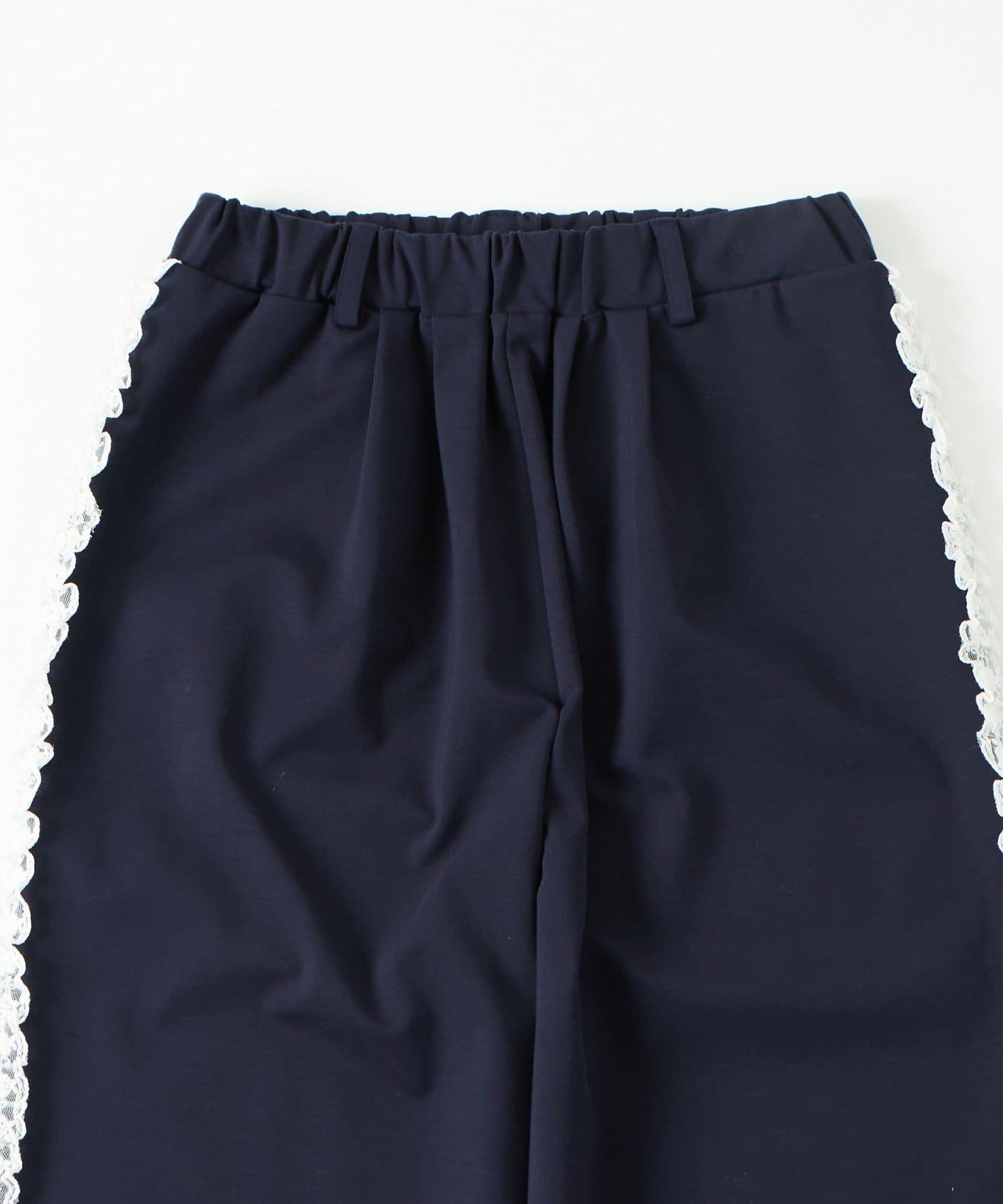 【WHO'S WHO gallery】側邊蕾絲拼接長褲