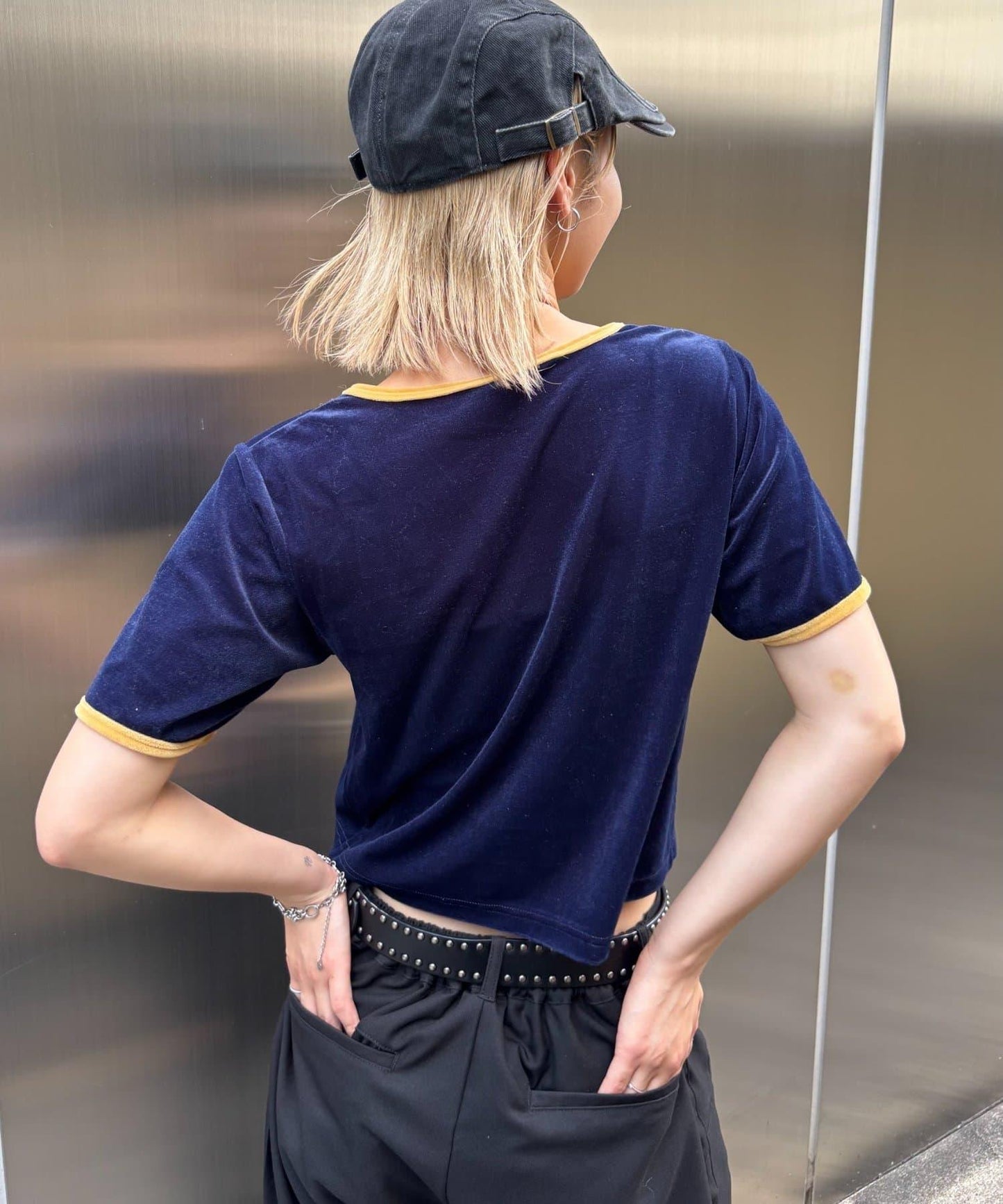 【WHO'S WHO gallery】燈籠袖天鵝絨亨利領上衣