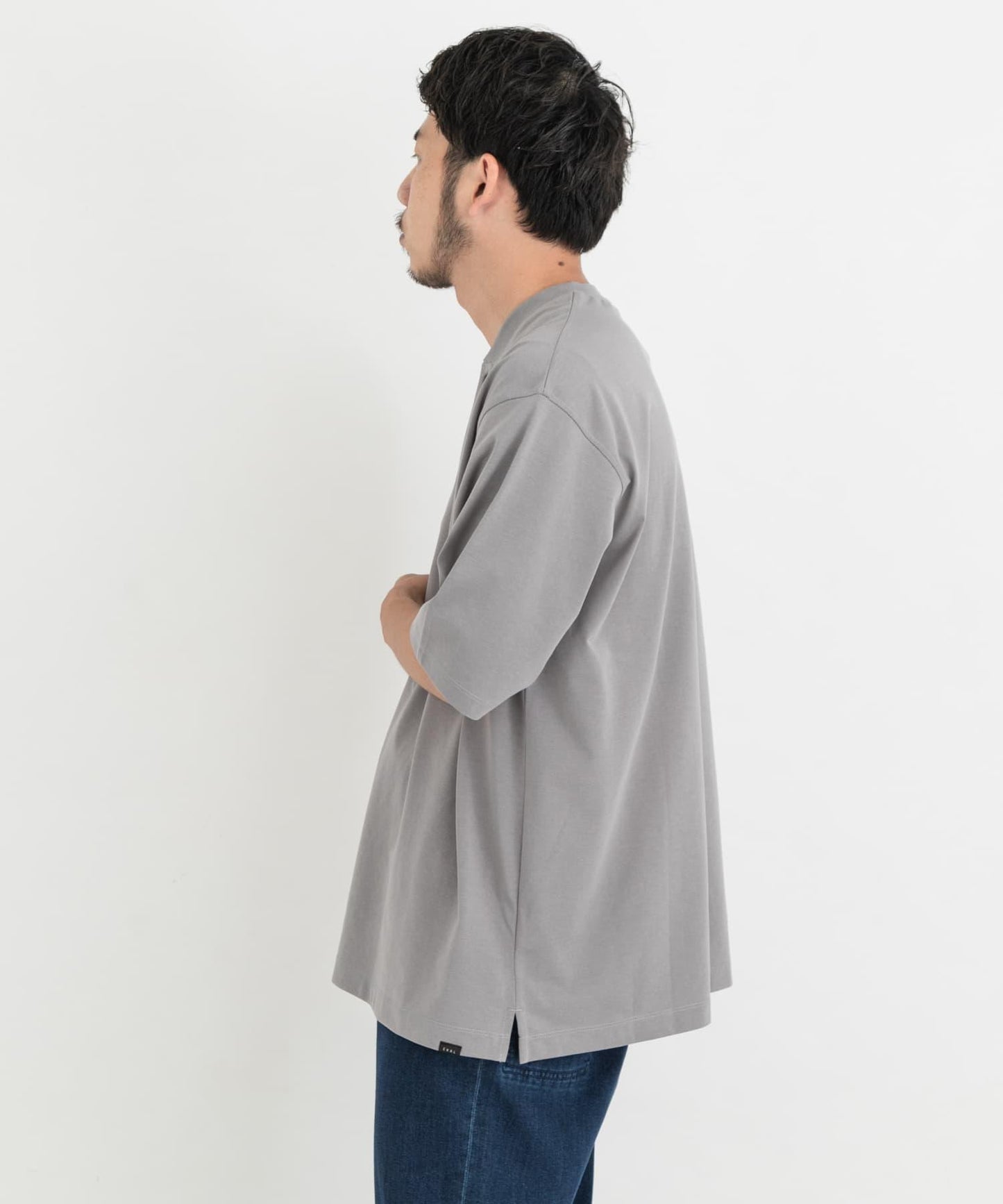 『UR TECH』寬鬆亨利領T恤