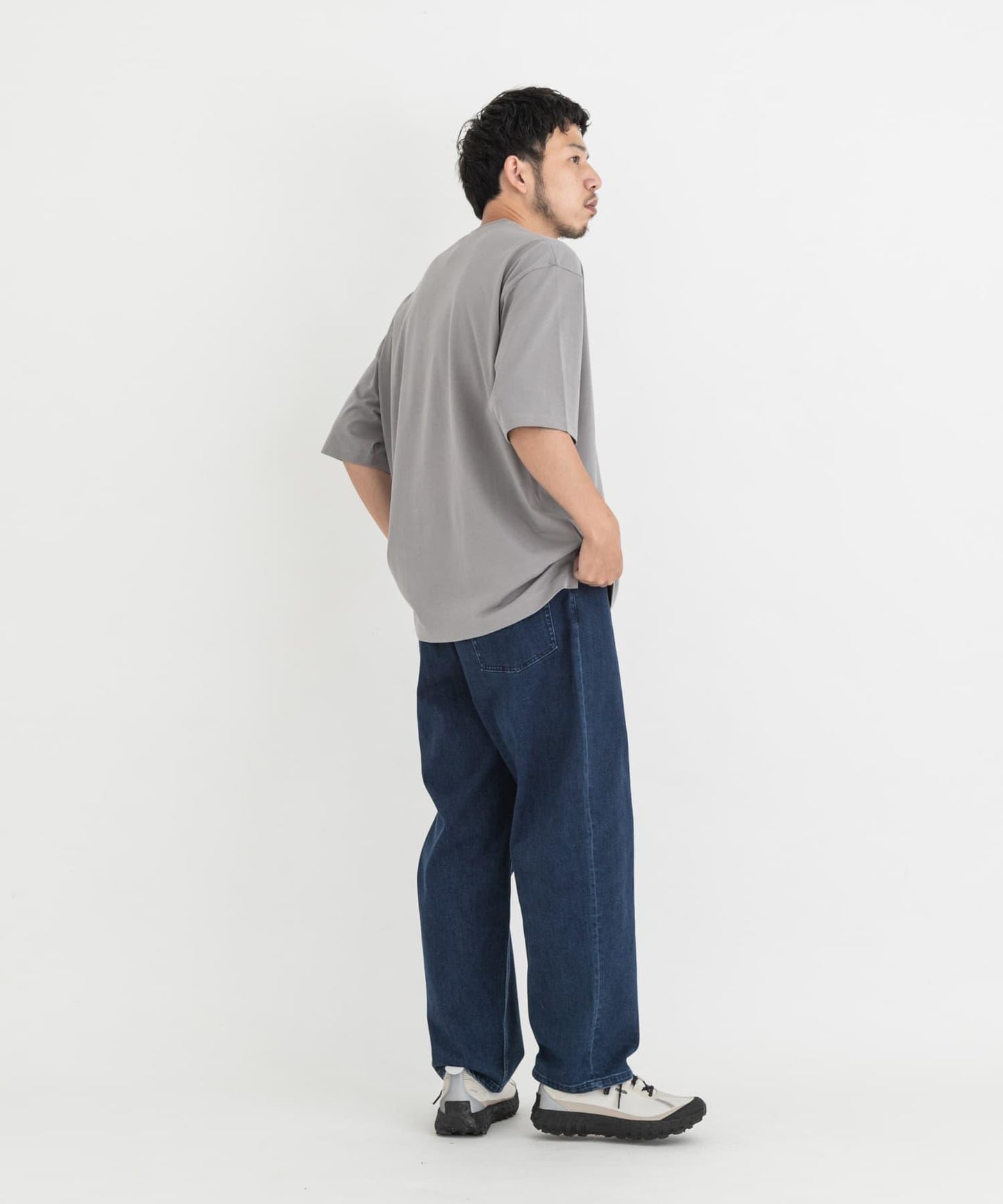 『UR TECH』寬鬆亨利領T恤