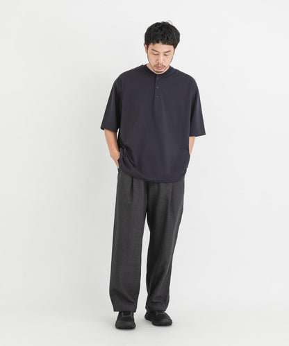 『UR TECH』寬鬆亨利領T恤