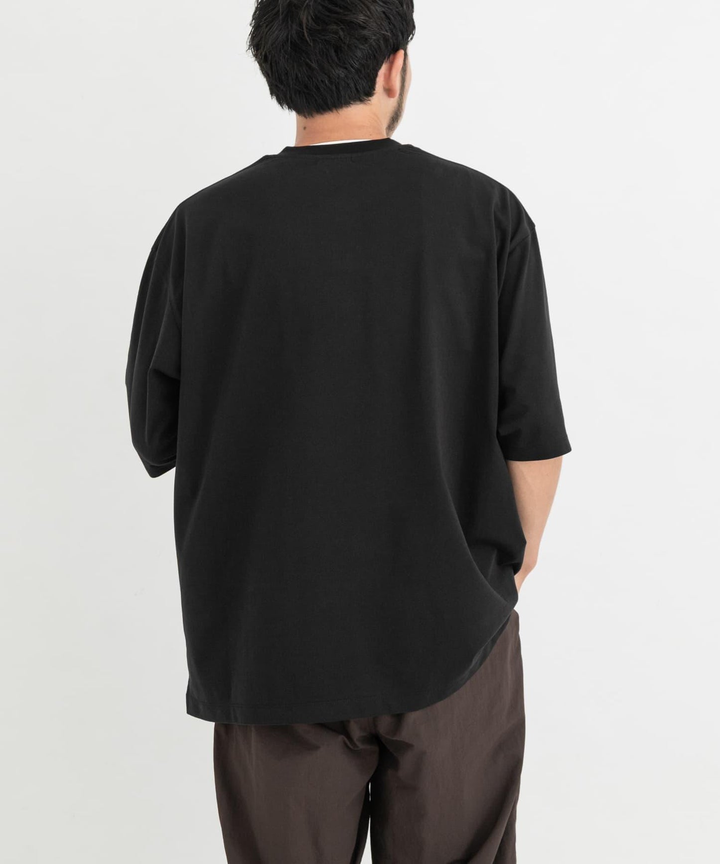 『UR TECH』寬鬆亨利領T恤