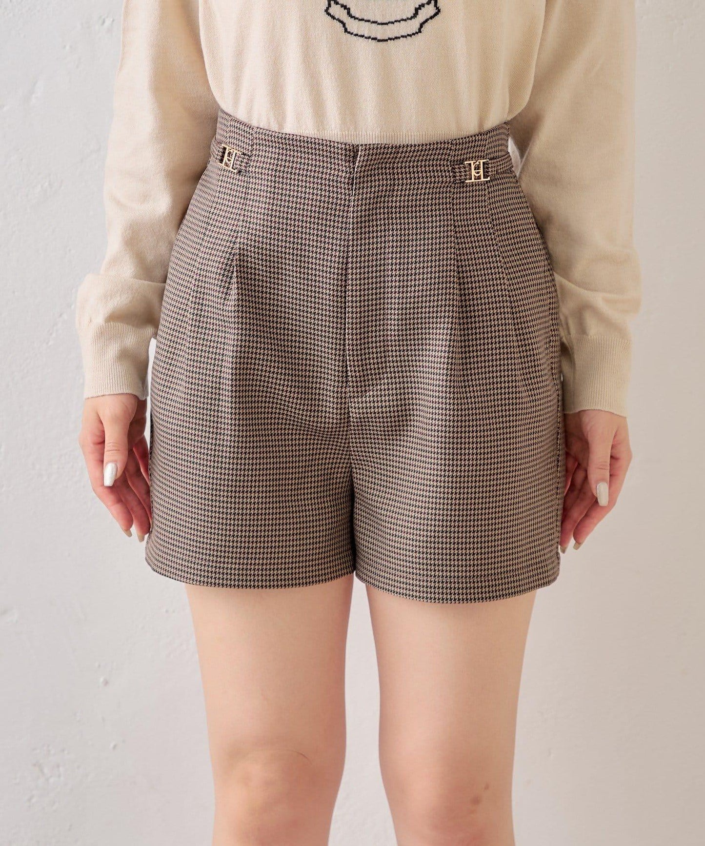 【Chico】帶吊飾褶皺短褲