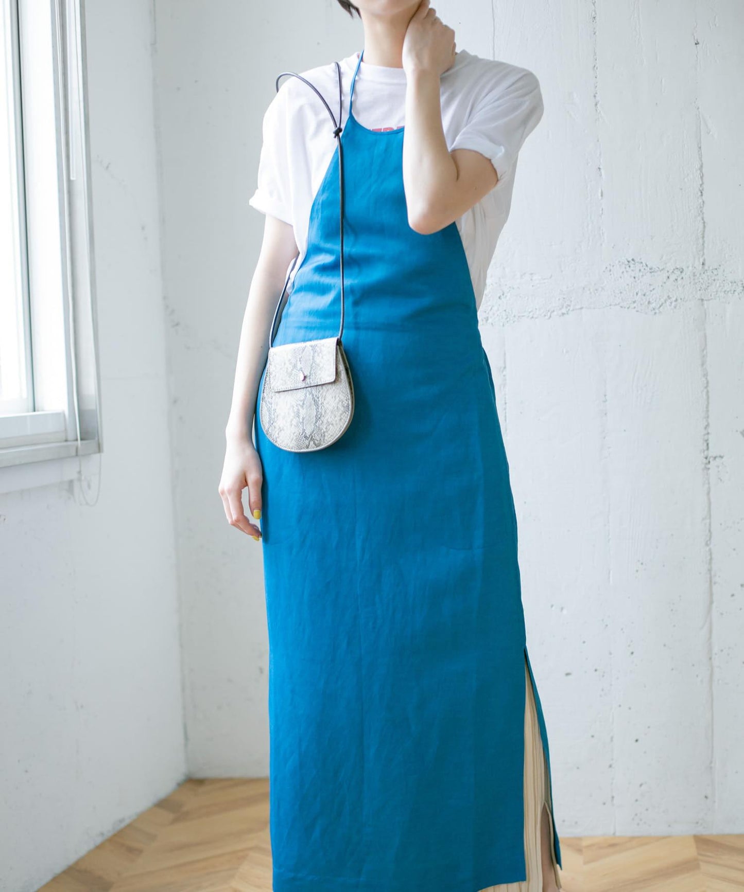 圍裙領連衣裙∴