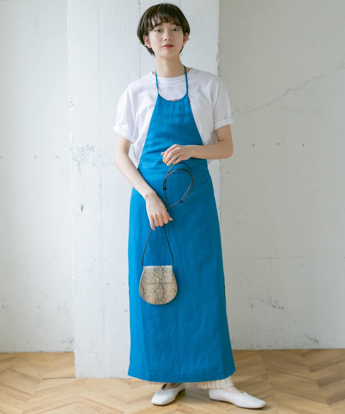 圍裙領連衣裙∴