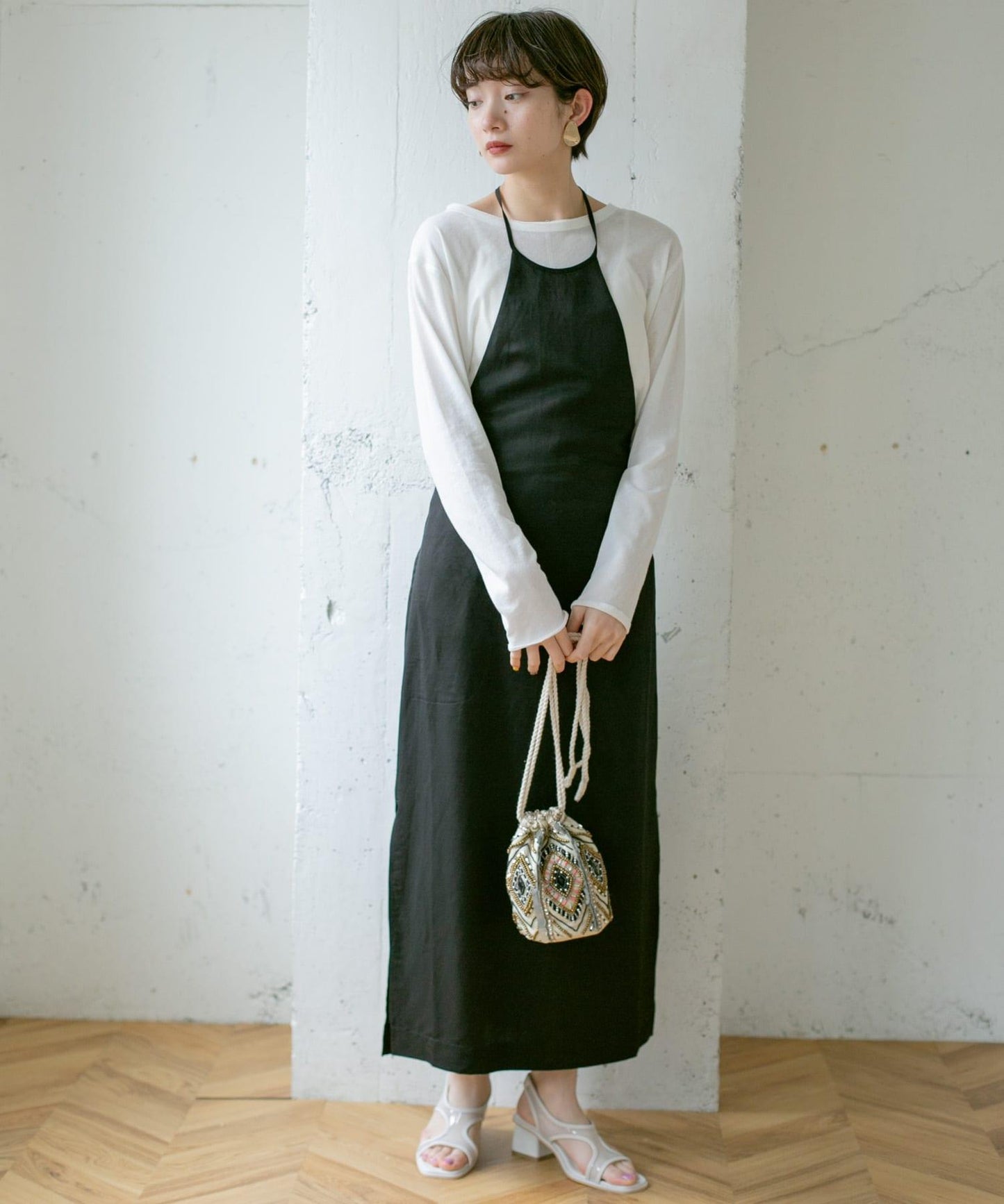 圍裙領連衣裙∴