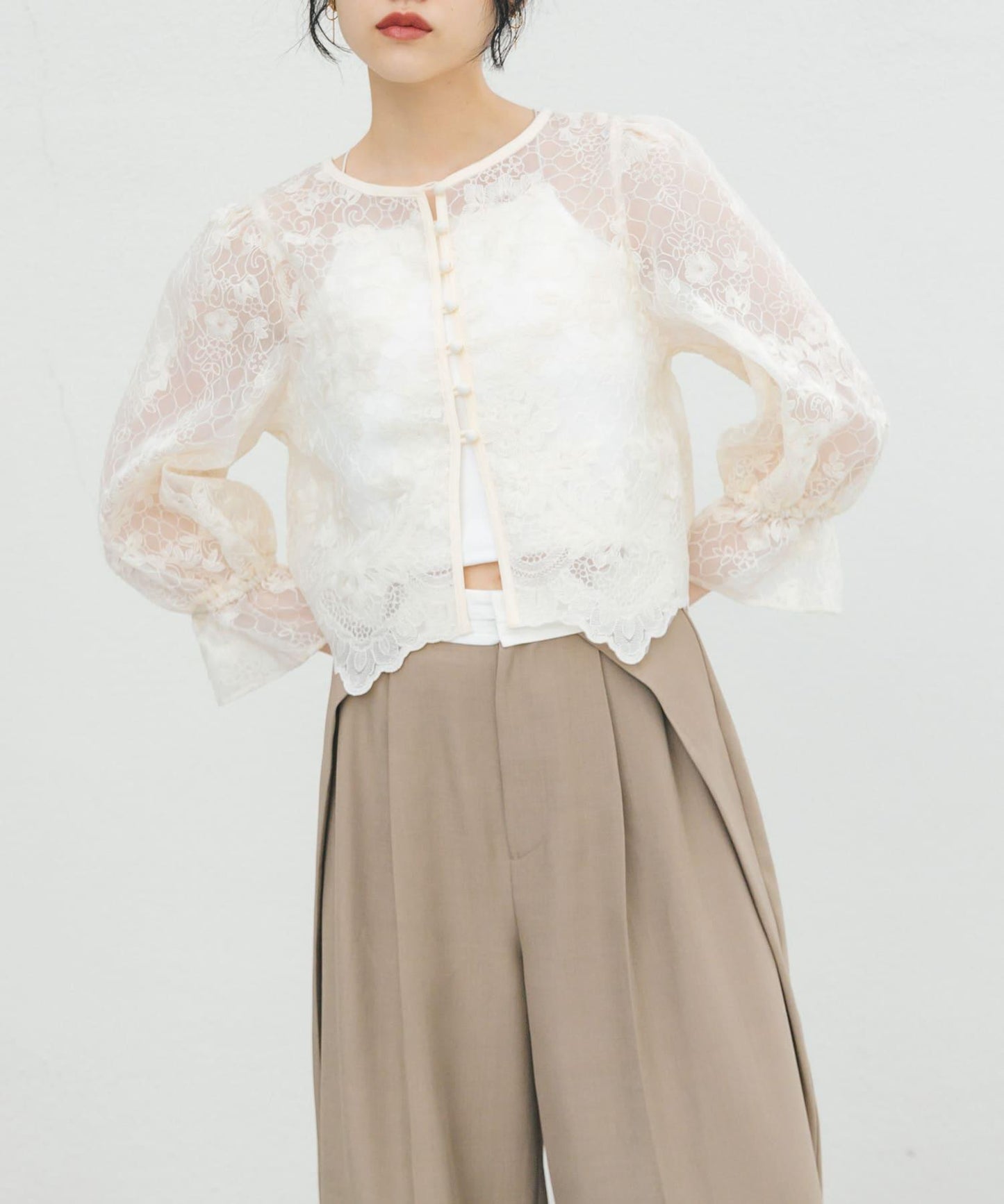 歐根紗刺繡短款襯衫