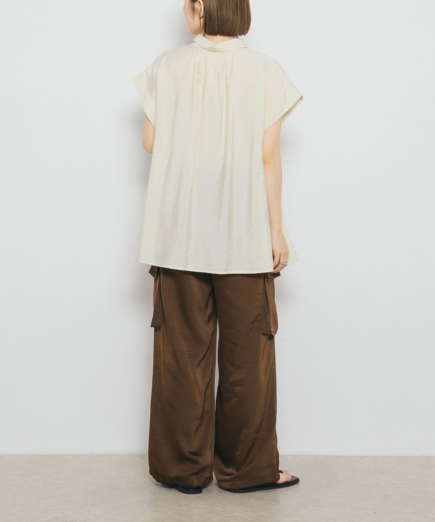 無袖褶皺喇叭襯衫