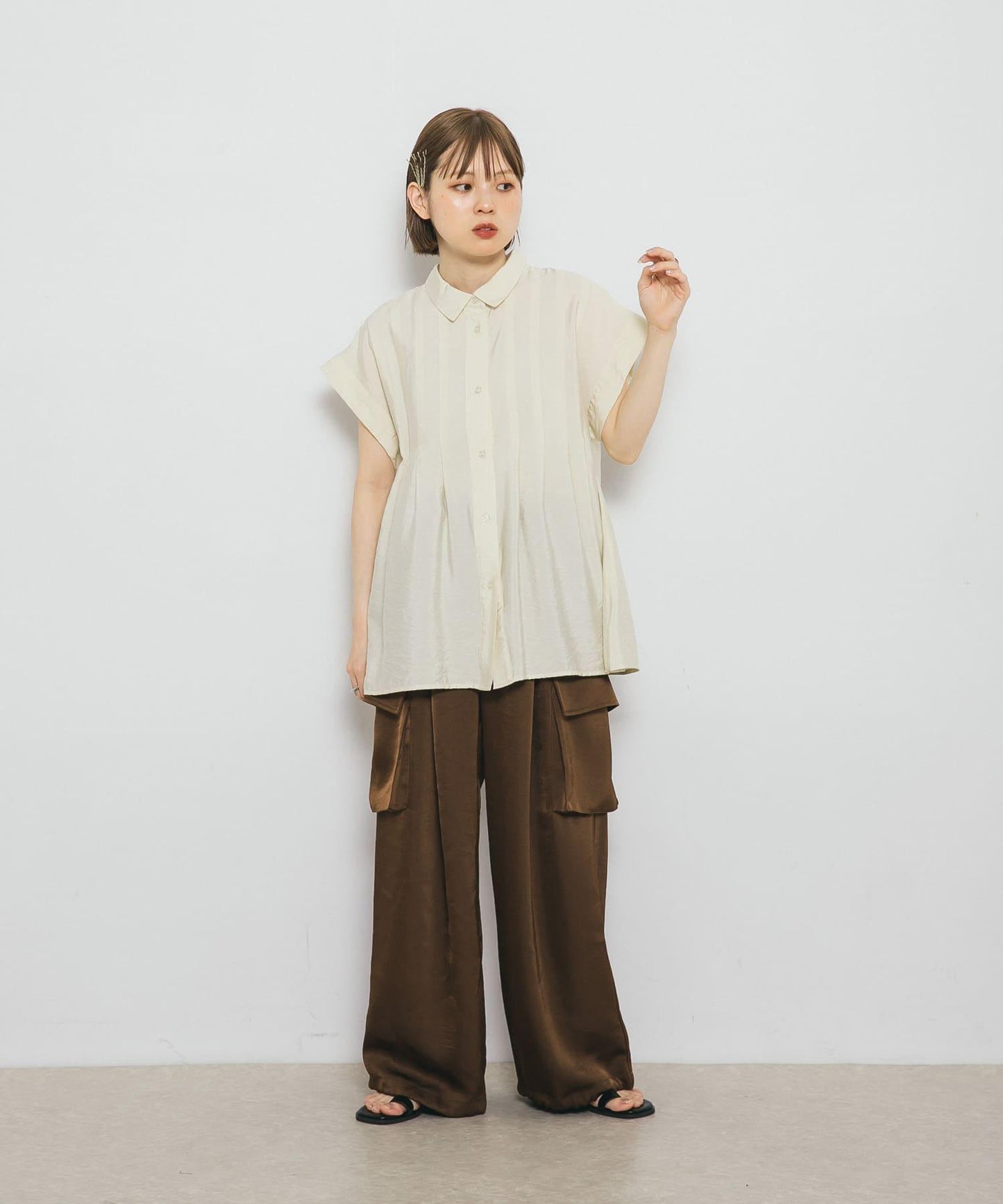 無袖褶皺喇叭襯衫