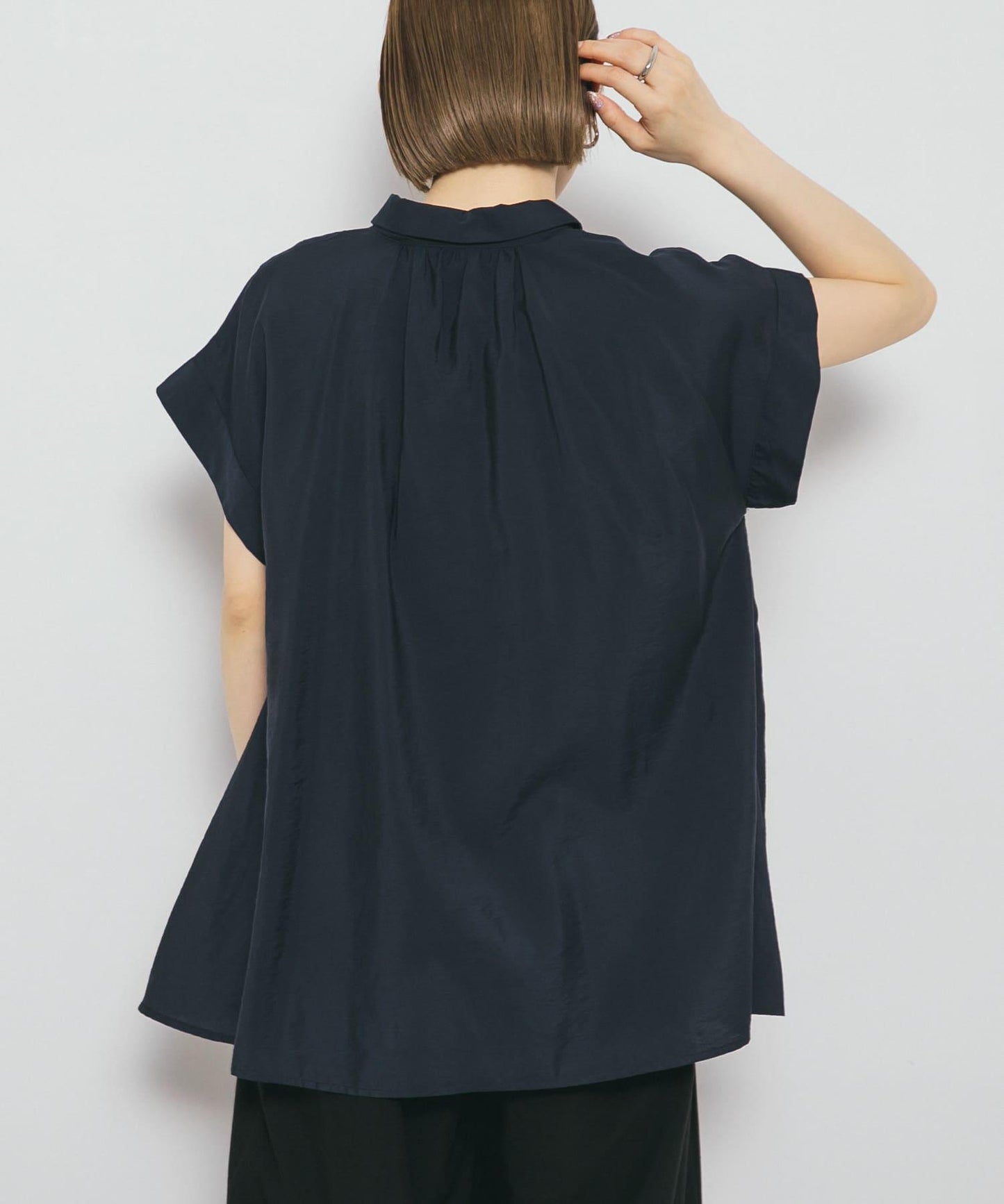 無袖褶皺喇叭襯衫