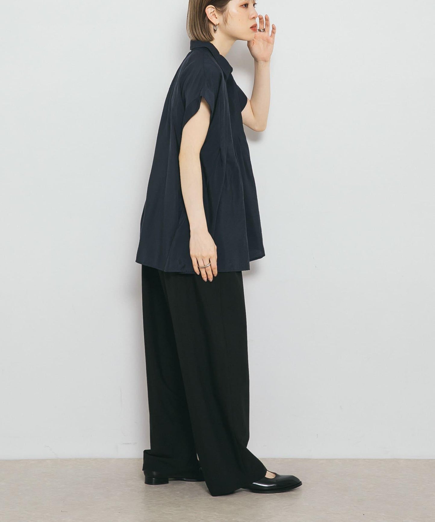 無袖褶皺喇叭襯衫