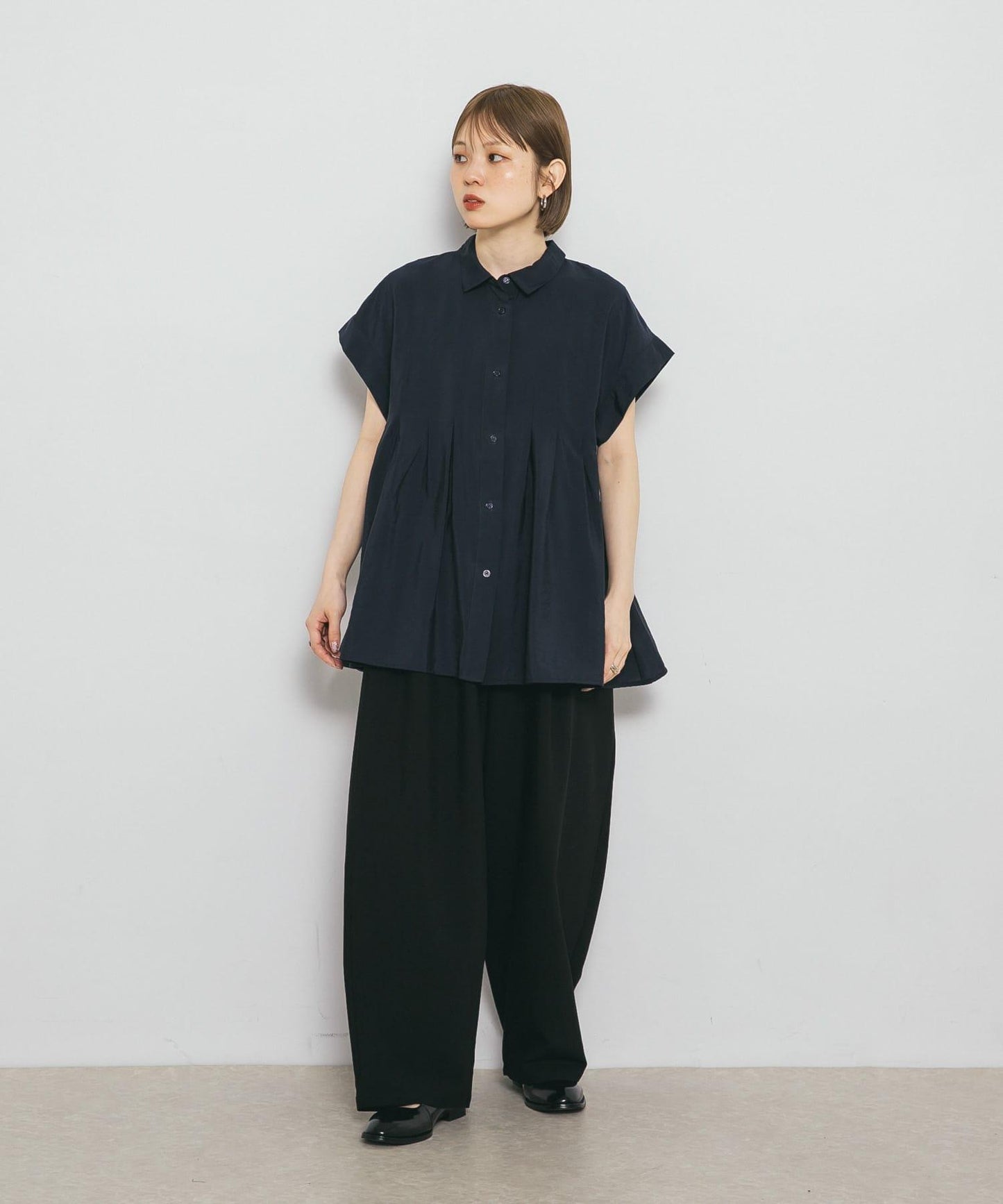 無袖褶皺喇叭襯衫