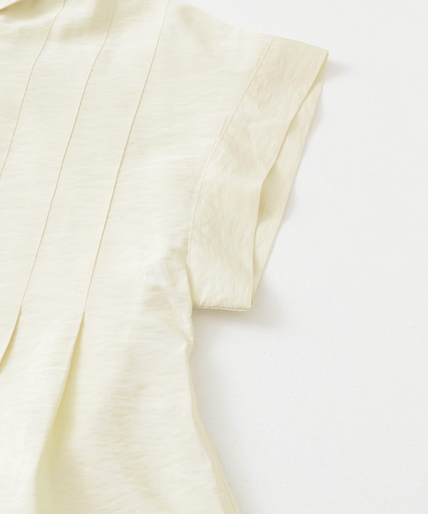 無袖褶皺喇叭襯衫