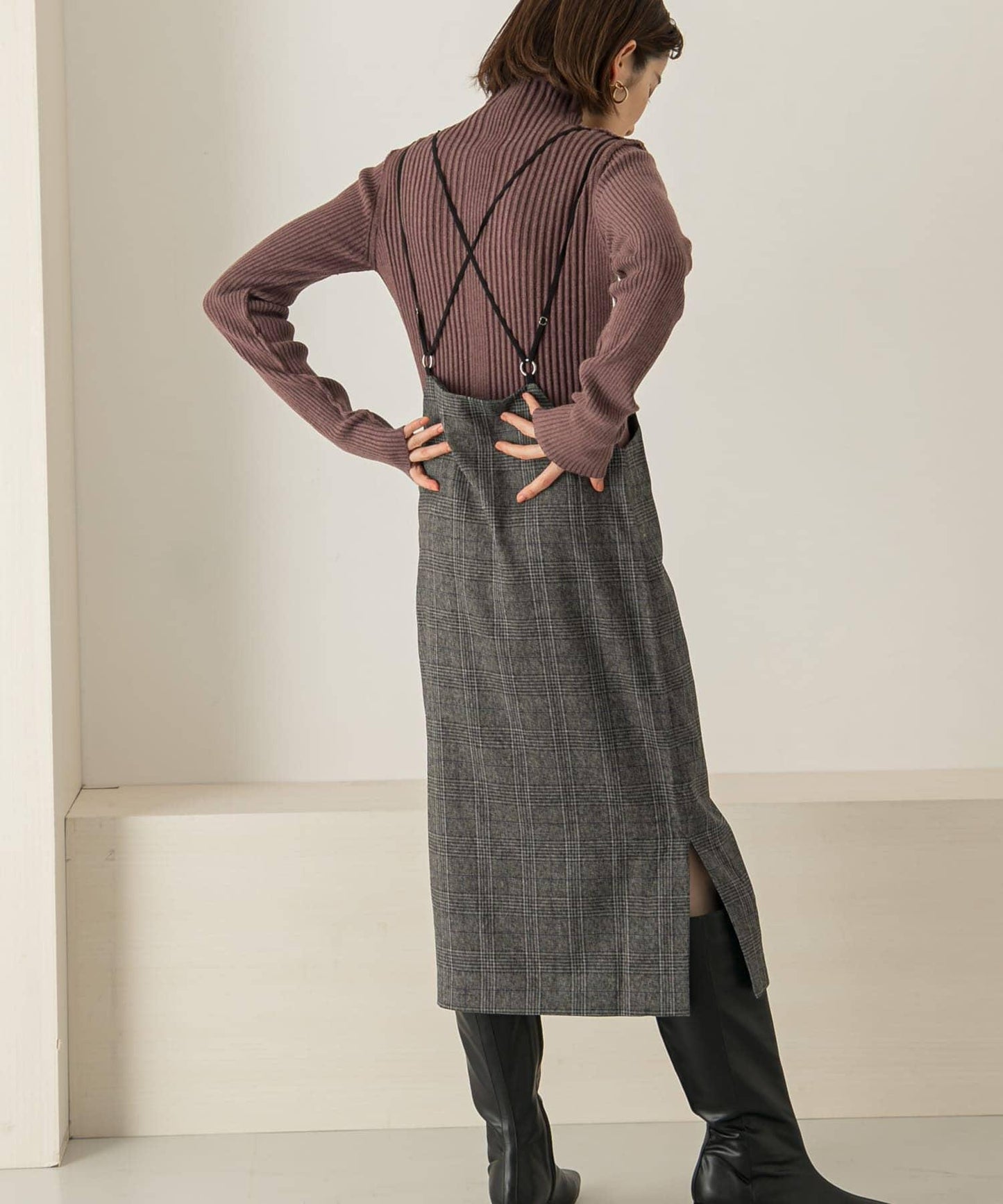 背部交叉高腰裙