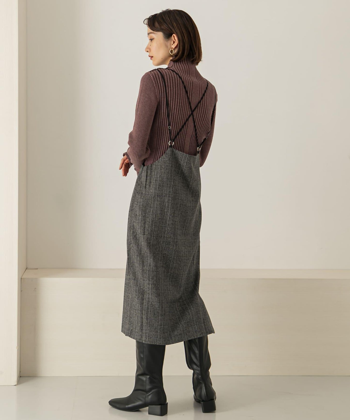 背部交叉高腰裙