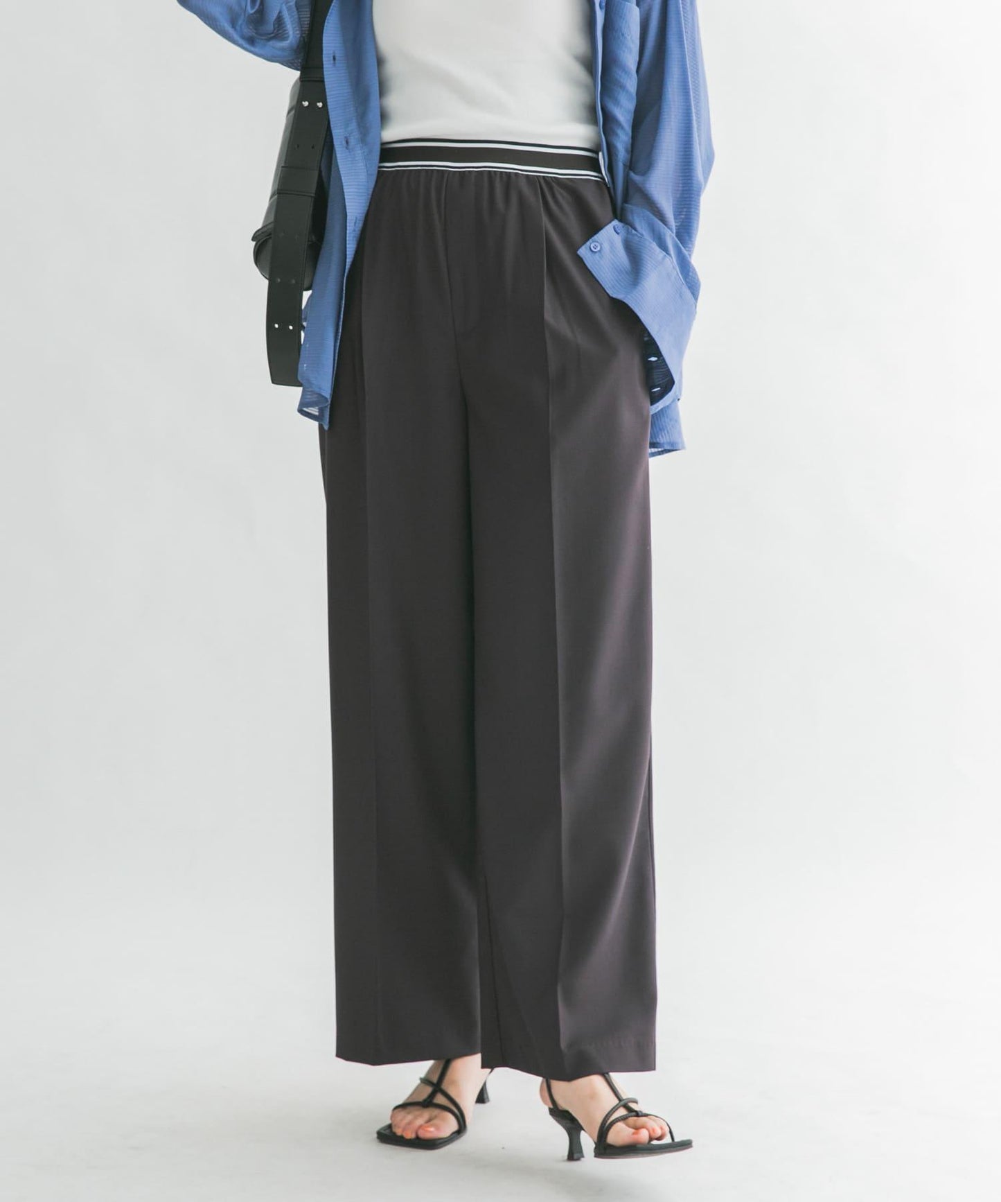 鬆緊腰設計休閒褲