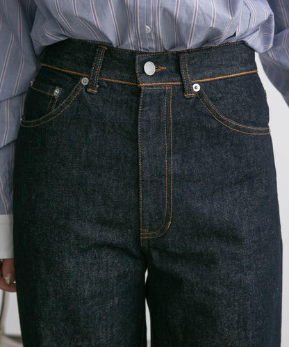 翻邊直筒牛仔褲