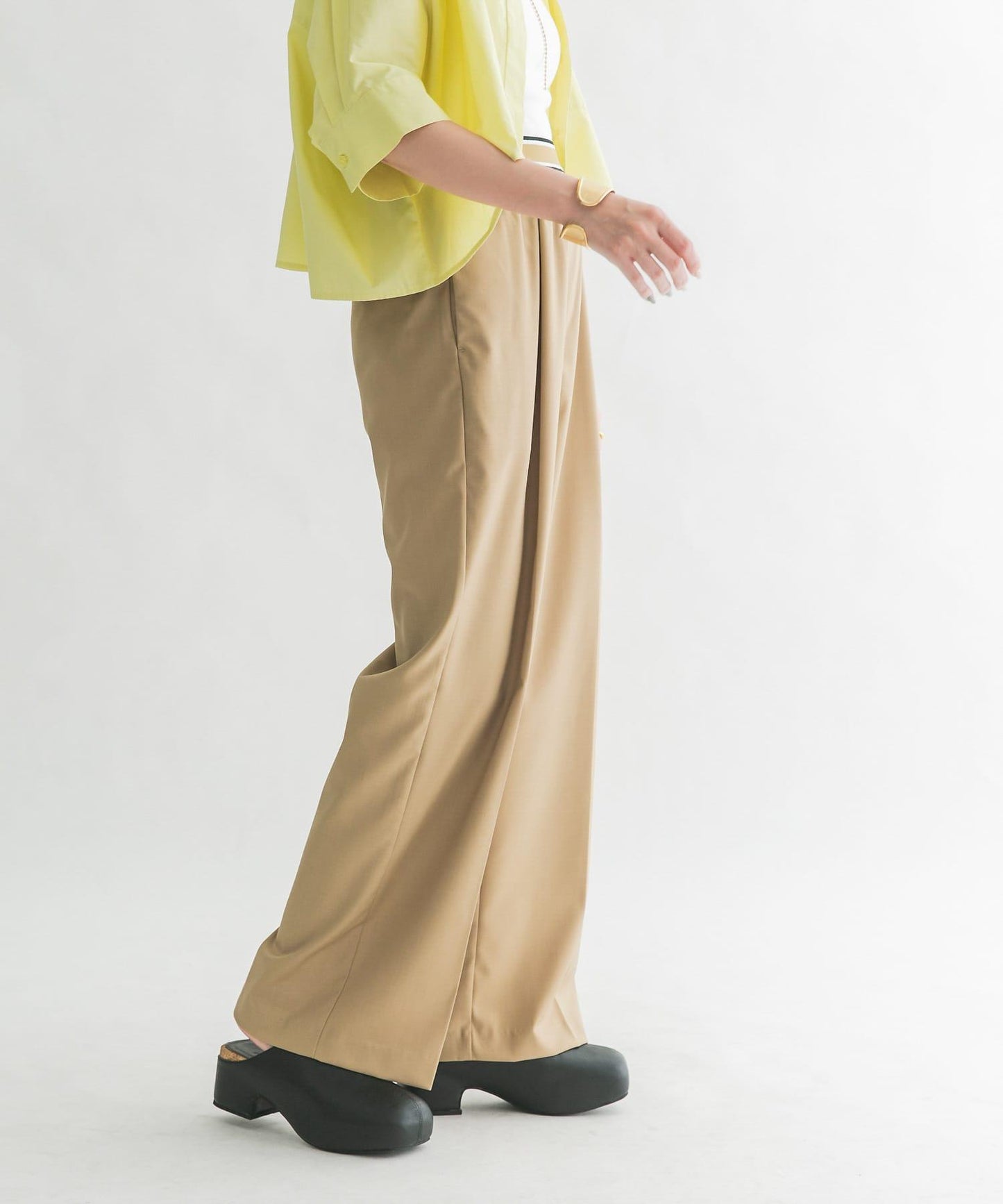 鬆緊腰設計休閒褲