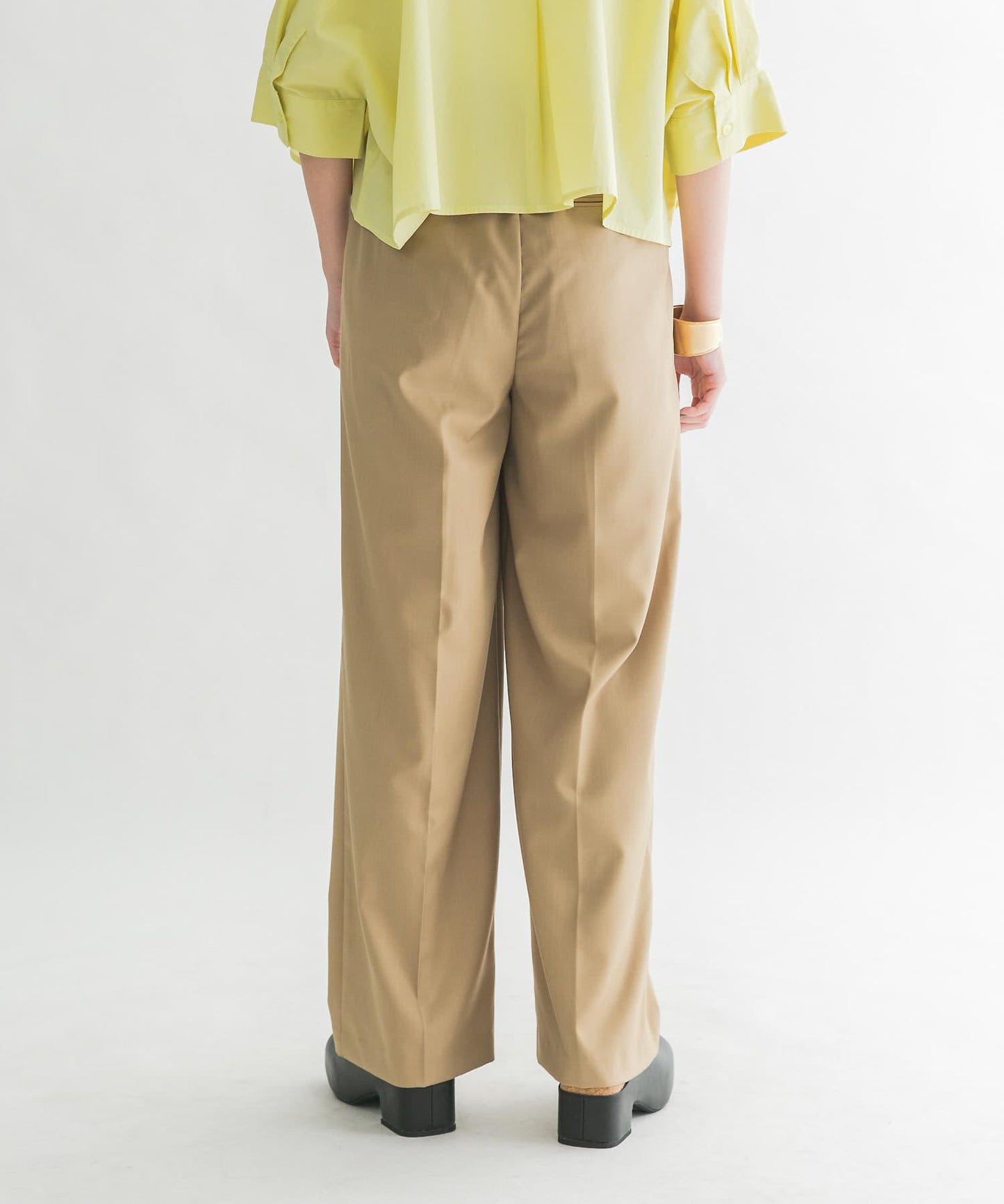 鬆緊腰設計休閒褲