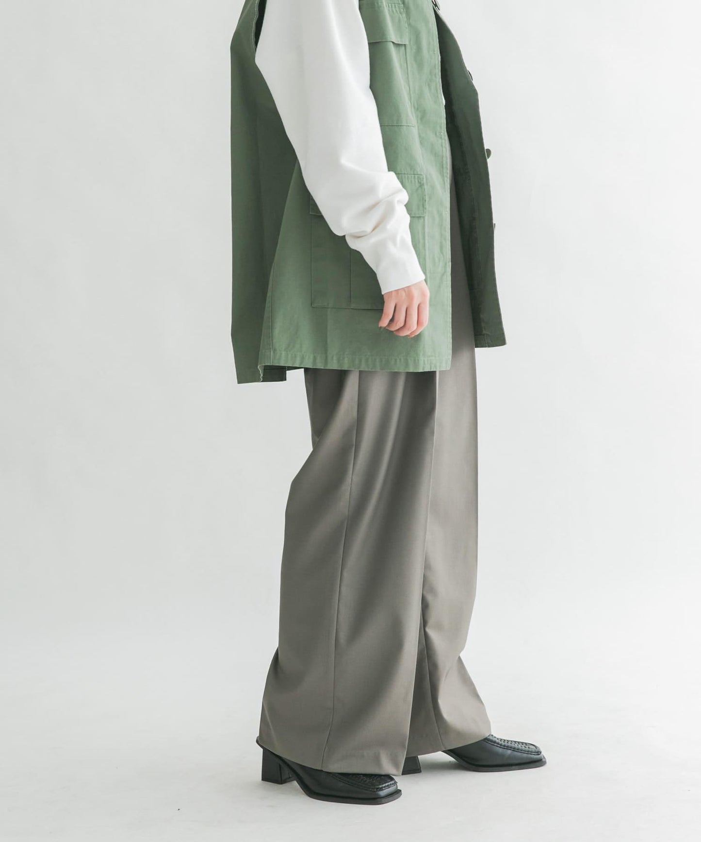 鬆緊腰設計休閒褲