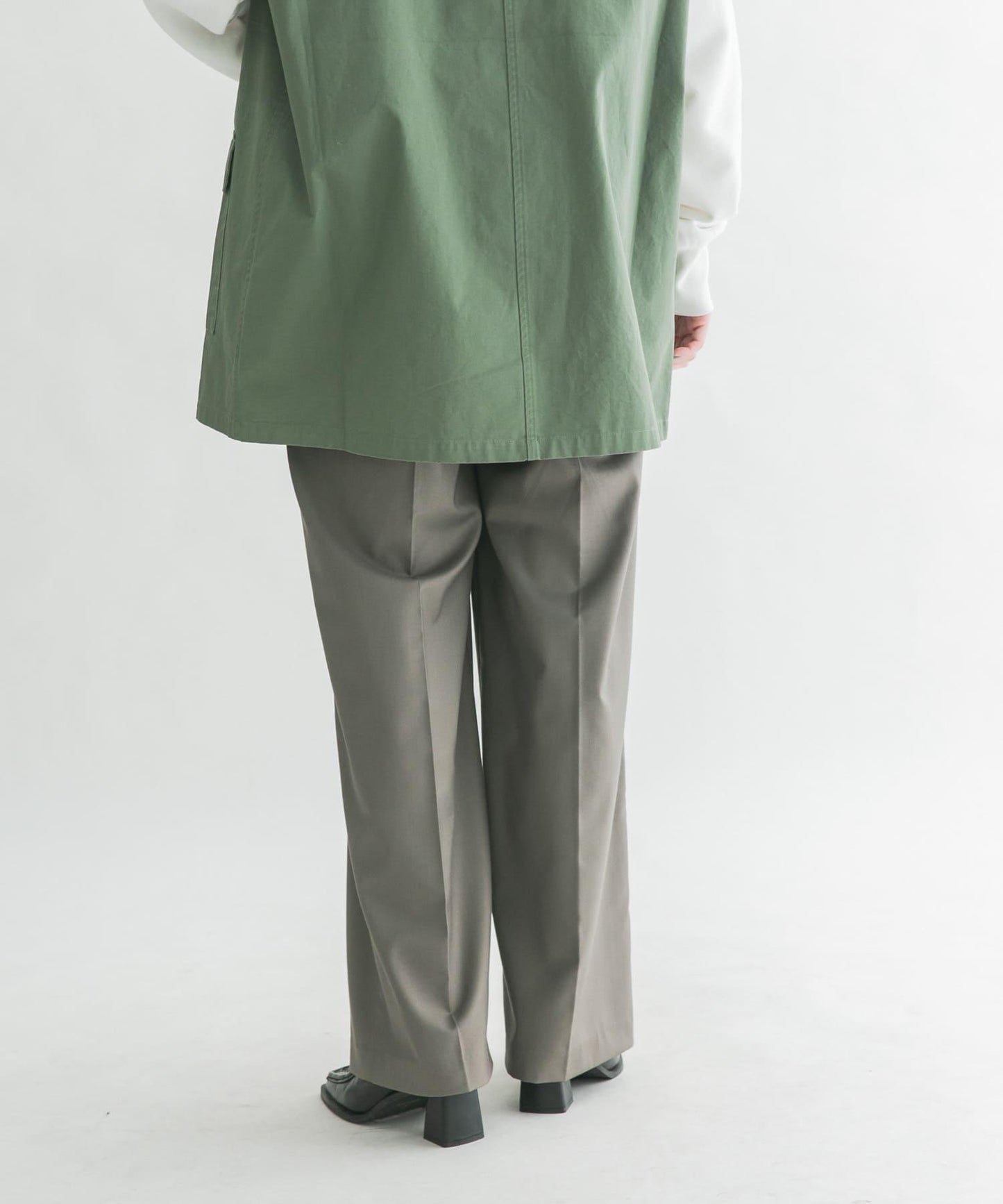 鬆緊腰設計休閒褲