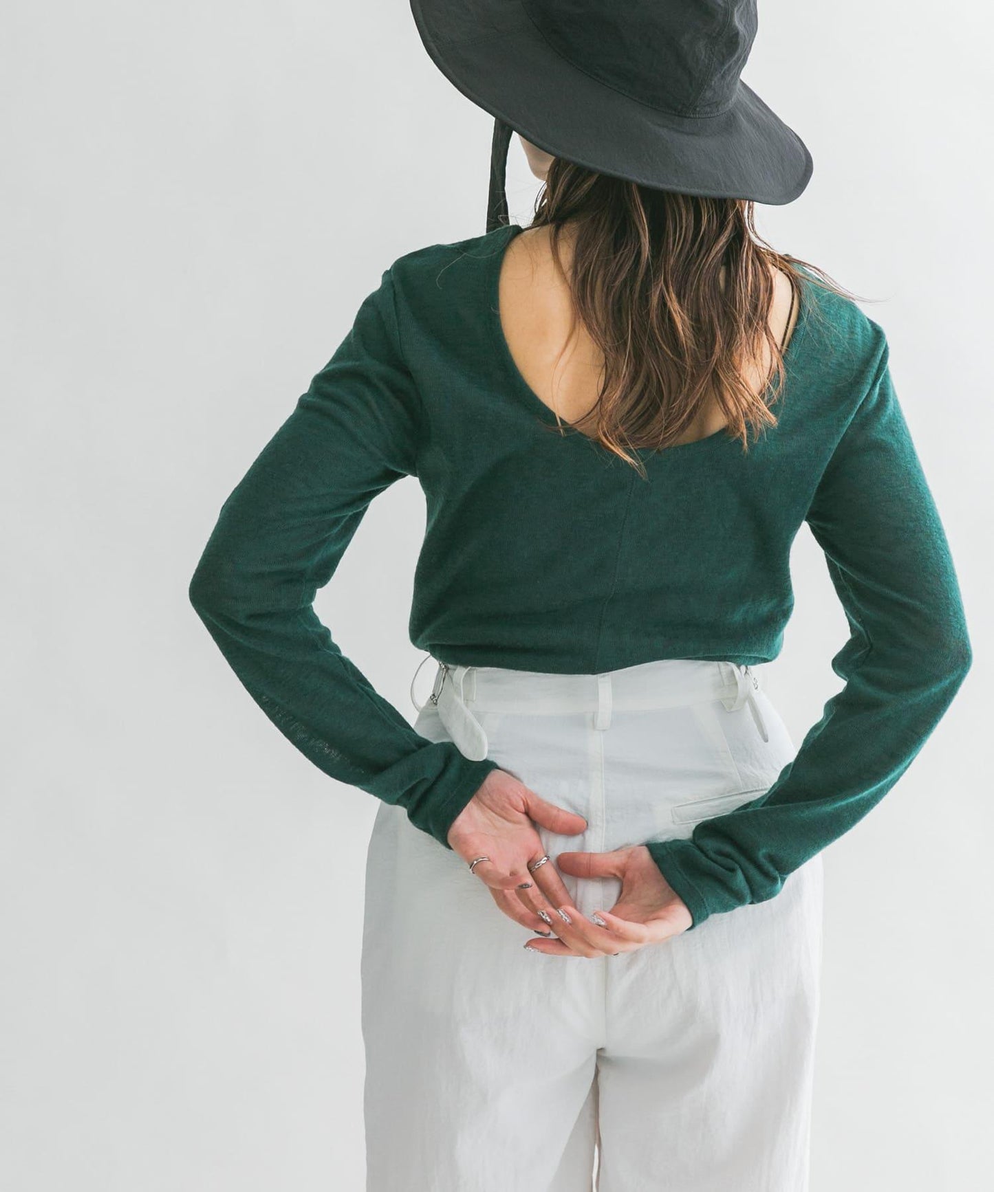 後背開口針織衫