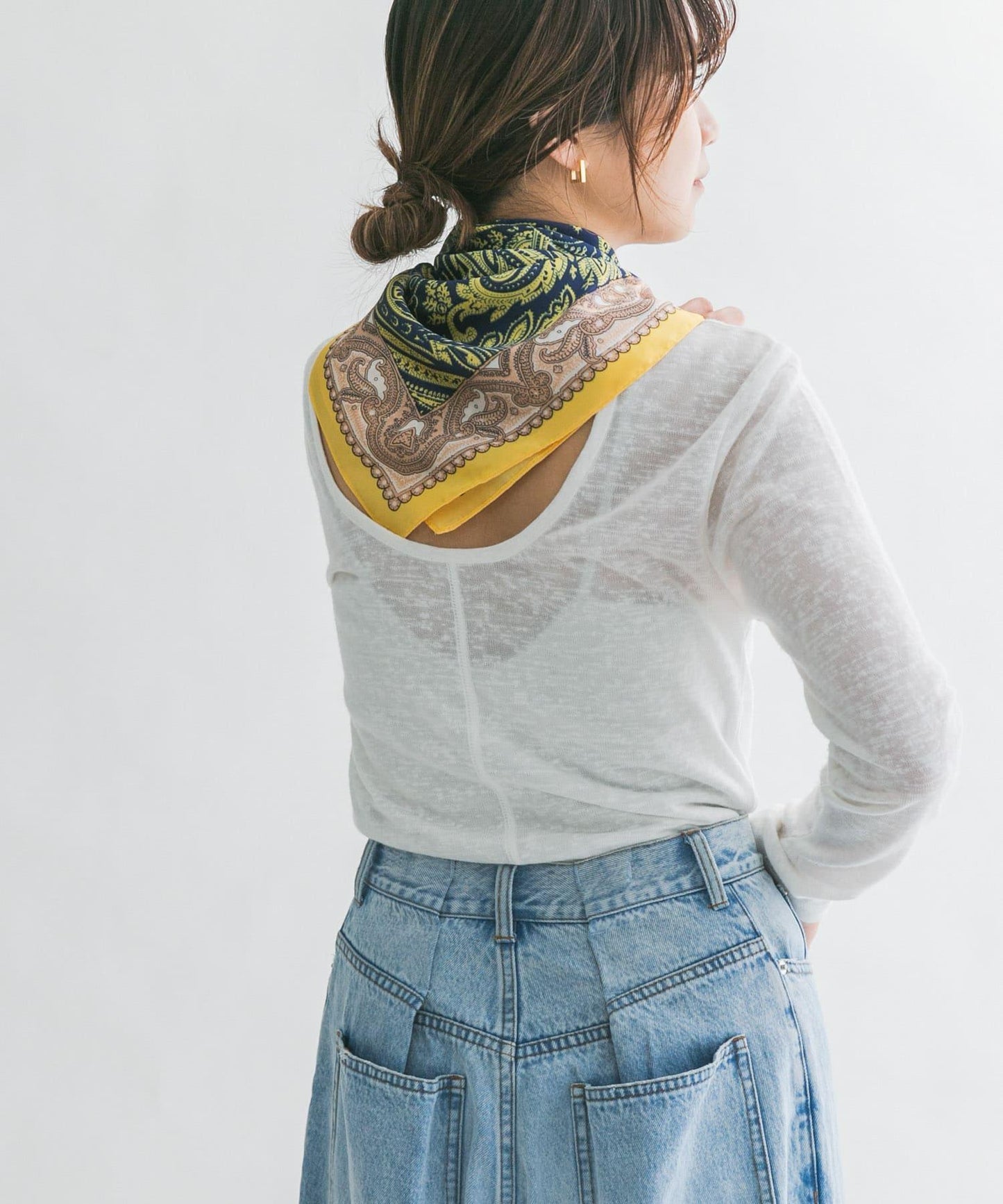 後背開口針織衫