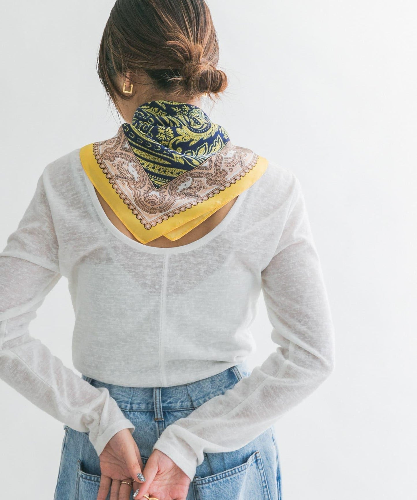 後背開口針織衫