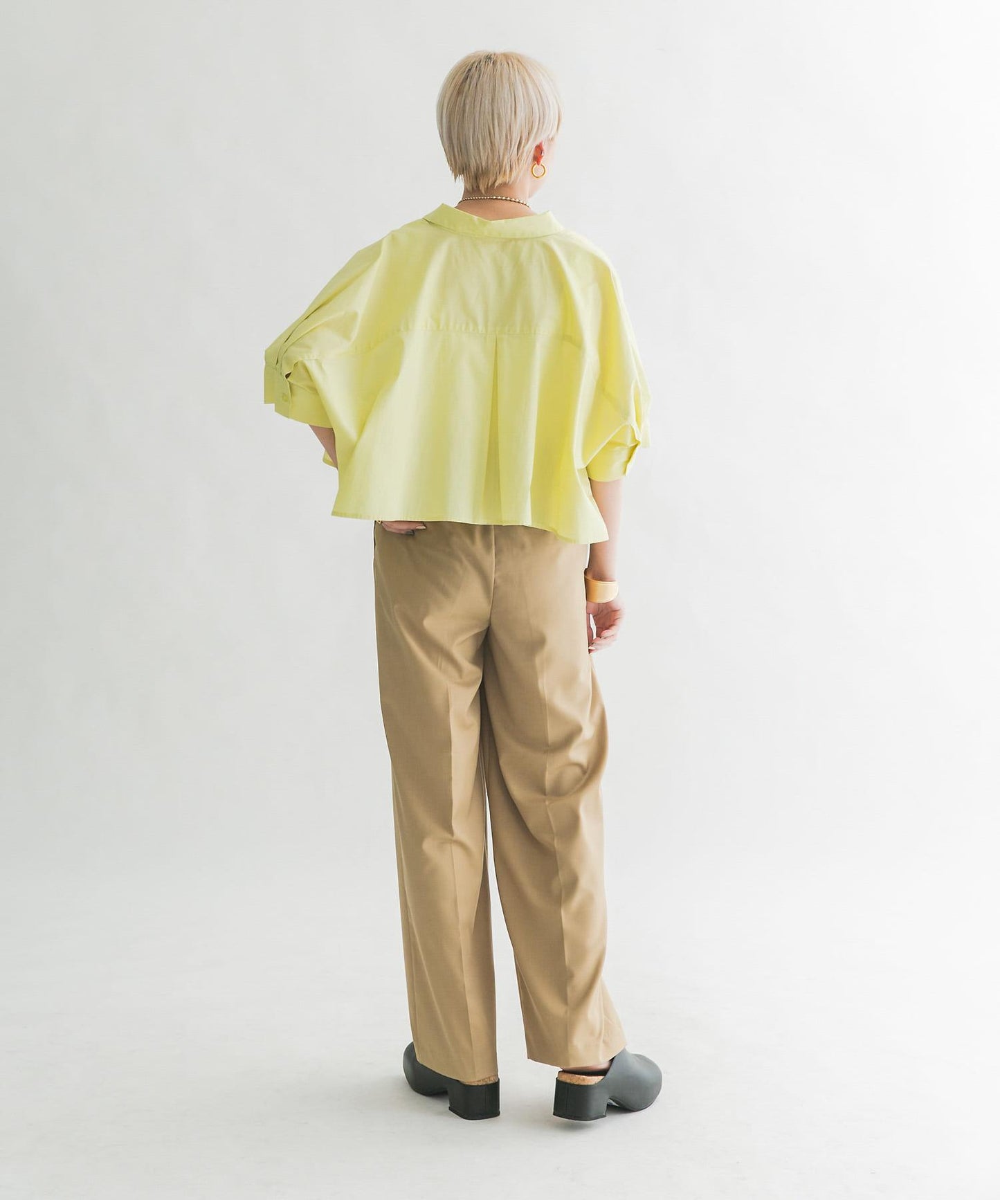 鬆緊腰設計休閒褲