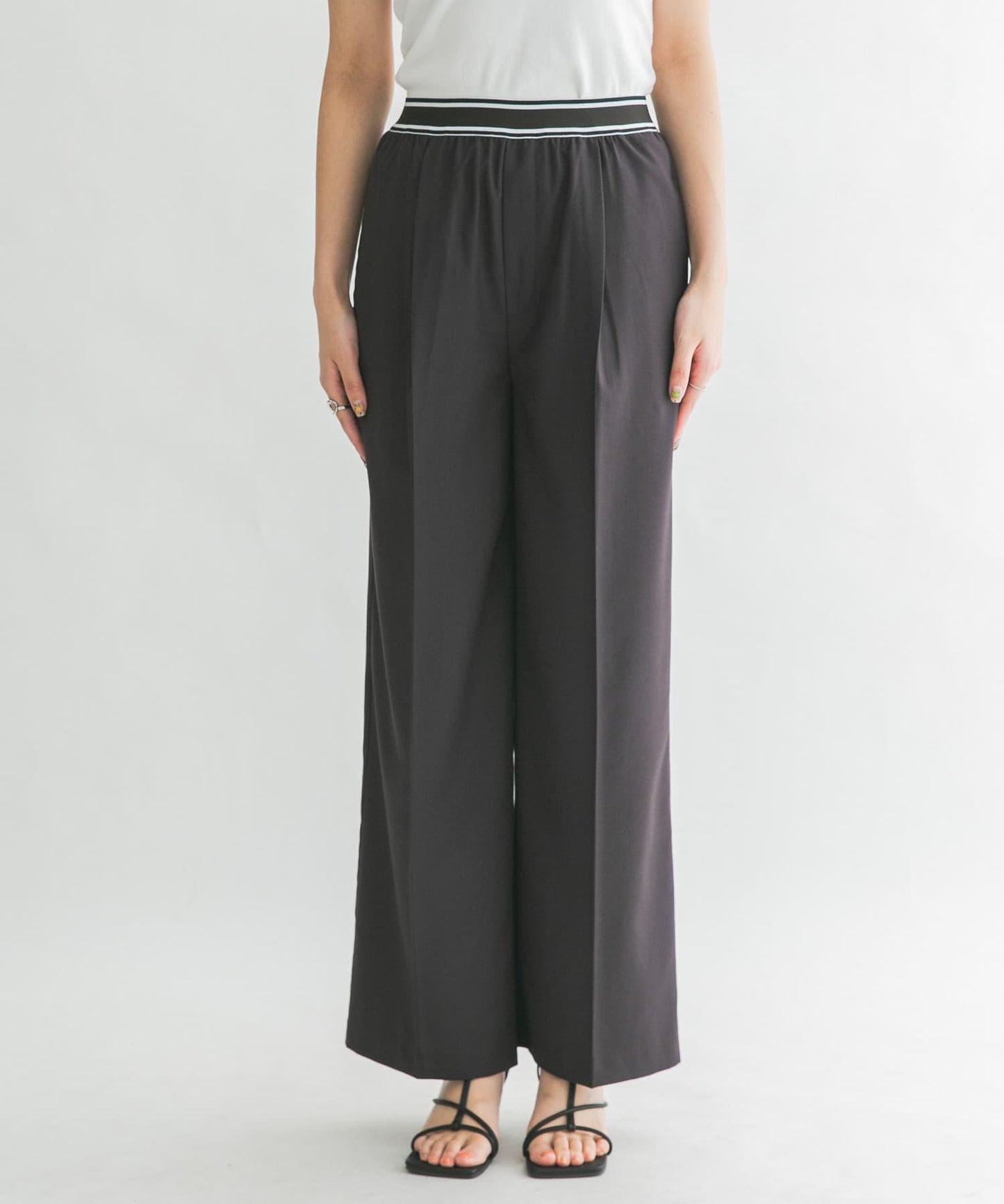 鬆緊腰設計休閒褲