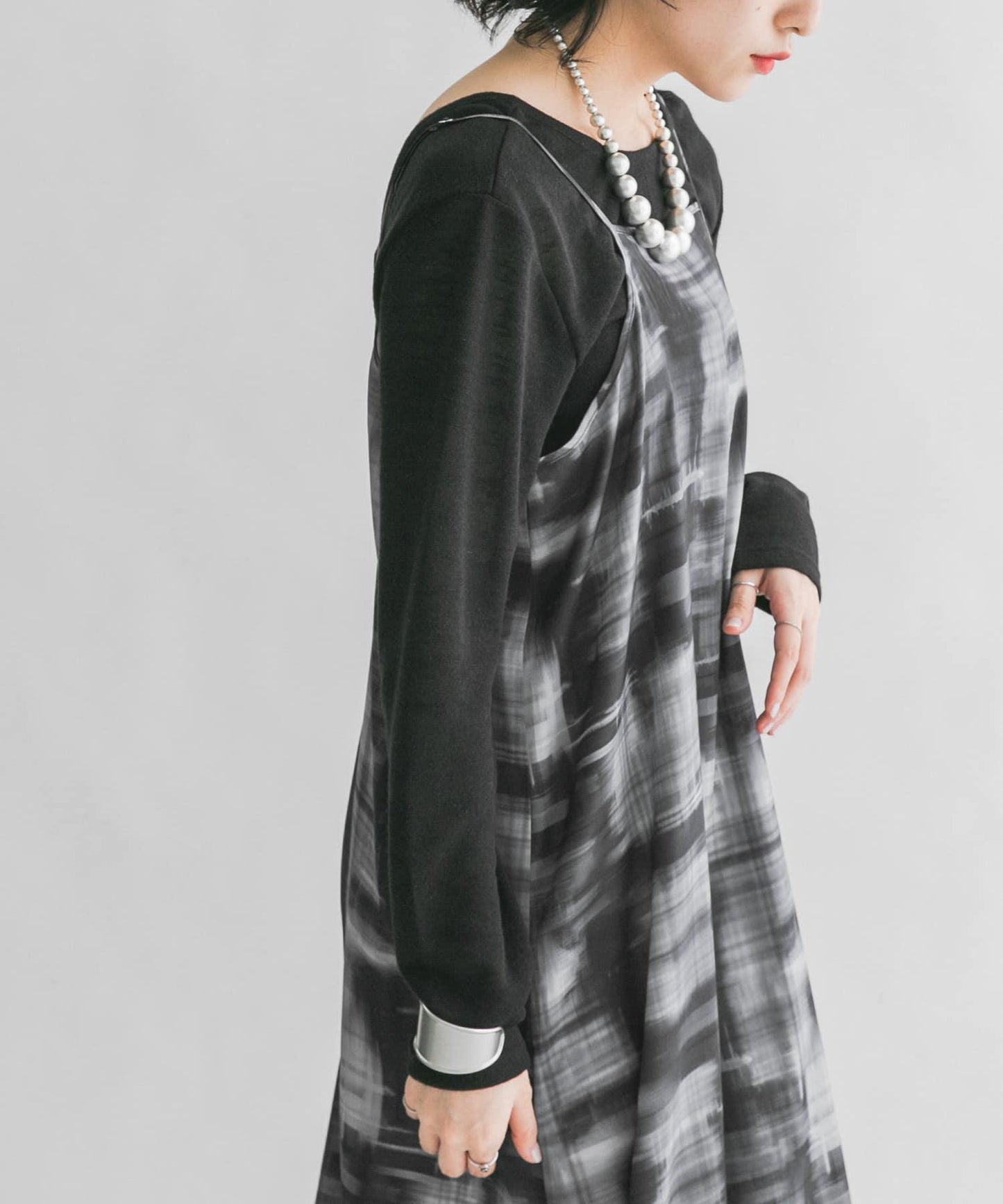 後背開口針織衫