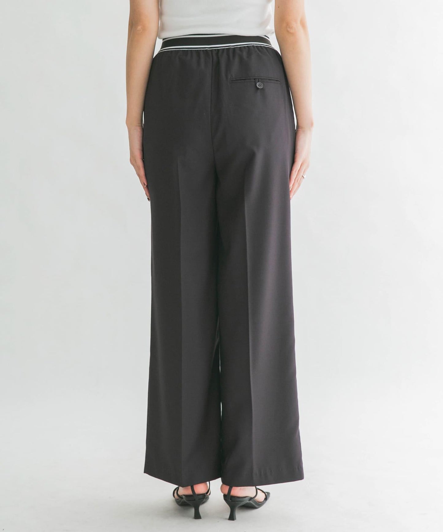 鬆緊腰設計休閒褲