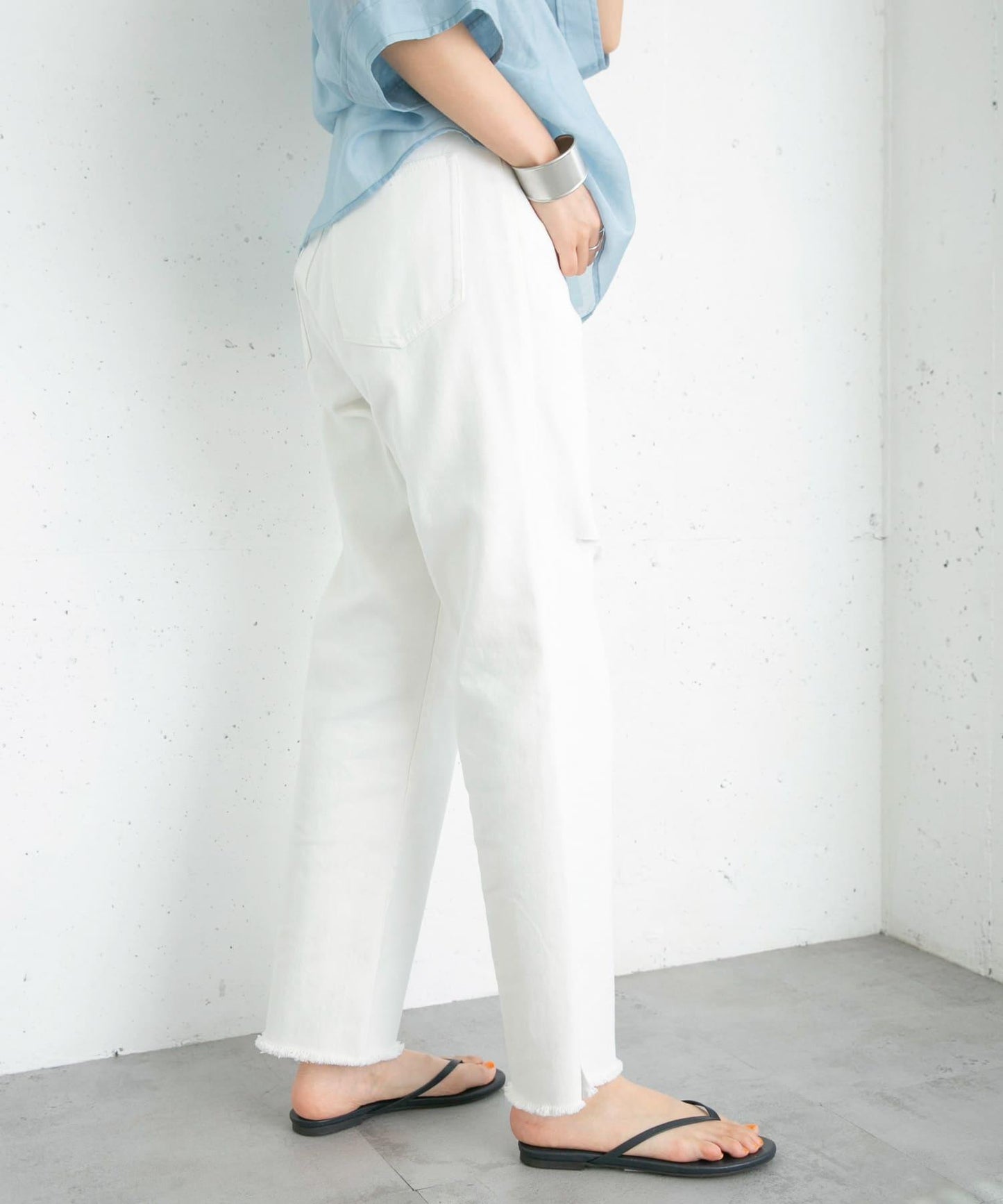 改良破洞開叉牛仔褲