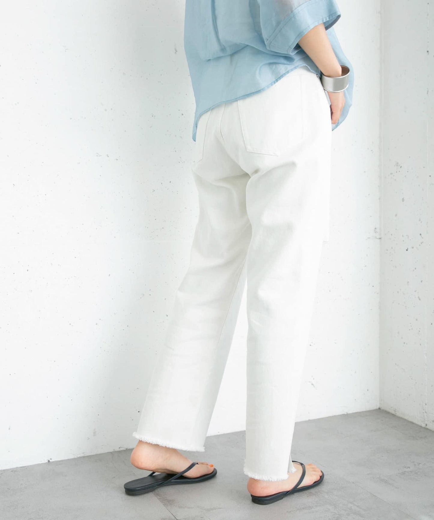 改良破洞開叉牛仔褲