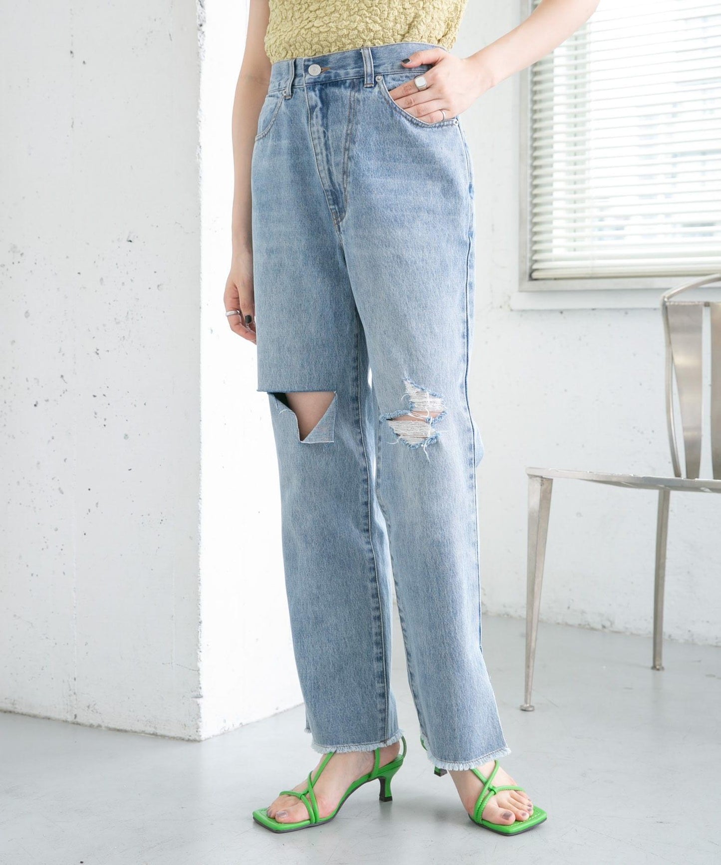 改良破洞開叉牛仔褲