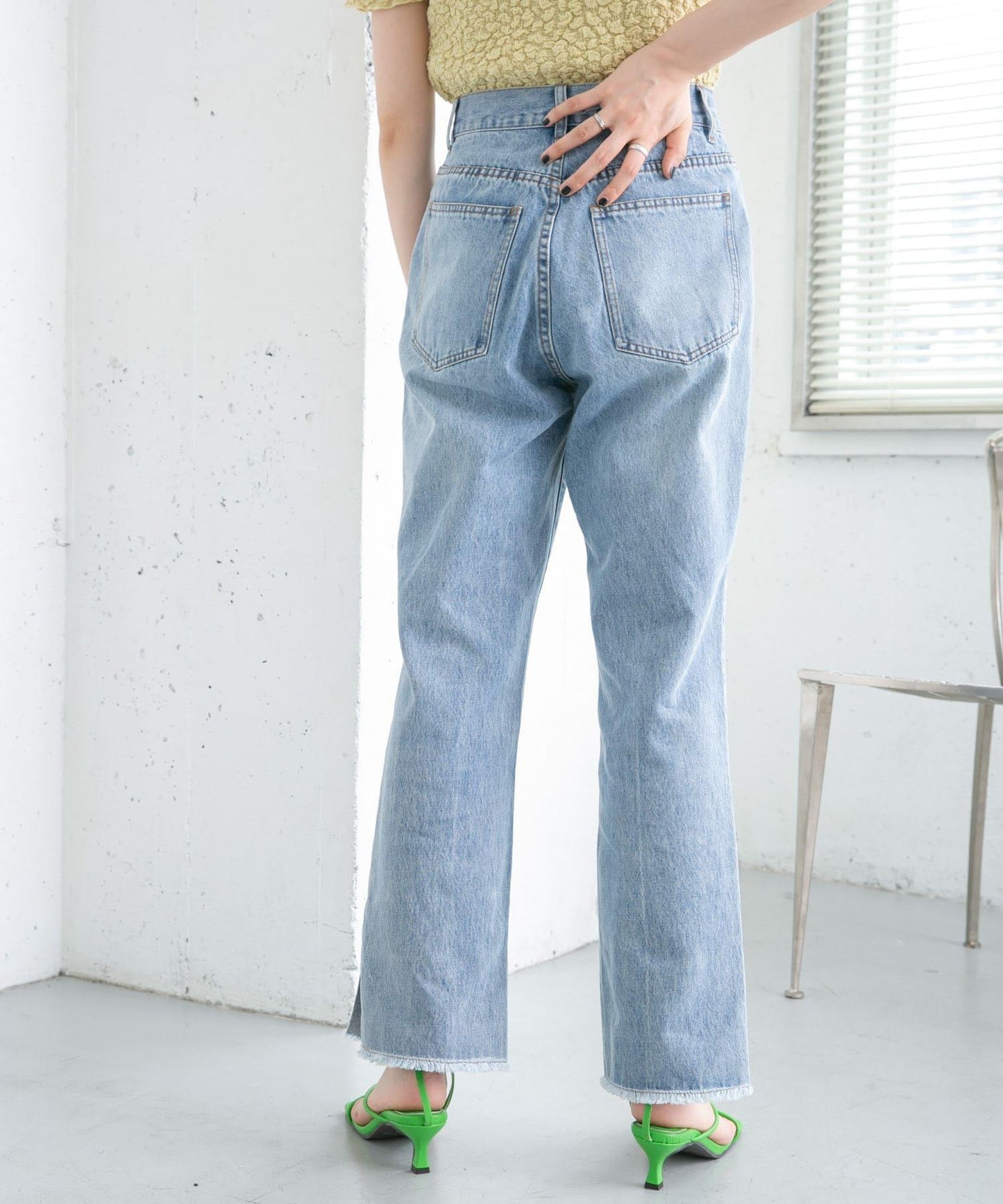 改良破洞開叉牛仔褲