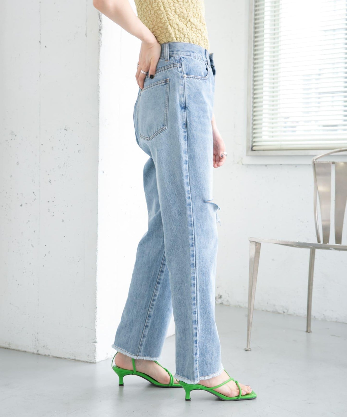 改良破洞開叉牛仔褲